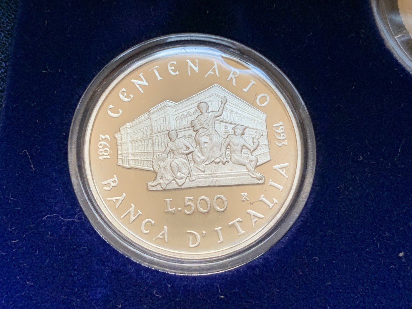 《竞宝斋》第186场-周日，周一 2场 (全场包邮) 意大利 1993年 3枚装 女神银币 100,200,500里拉银币各1枚 盒证全