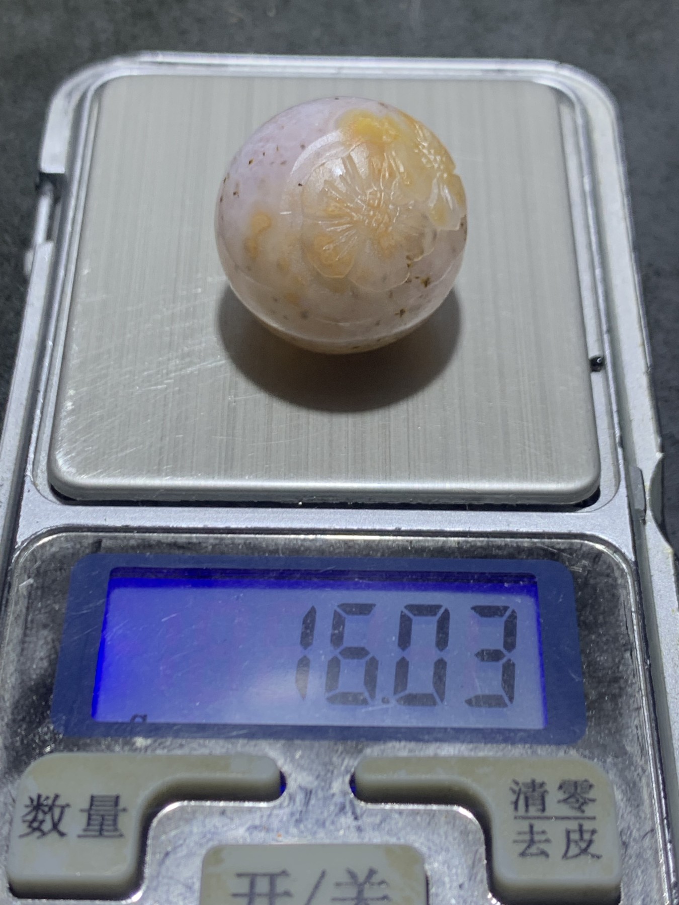 精美冰飘亚光糖心料战国红玛瑙手工巧雕梅花三弄圆珠一个
