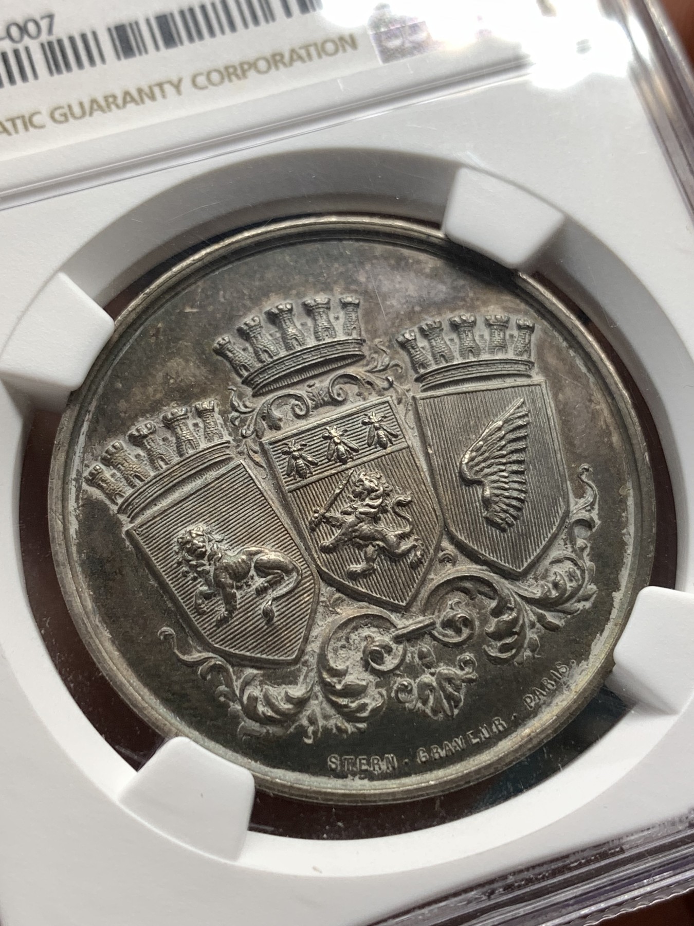 《竞宝斋》第186场-周日，周一 2场 (全场包邮) NGC MS61 法国19世纪卡马尔格化工银质代用币 五彩包浆 低评 37mm大规格