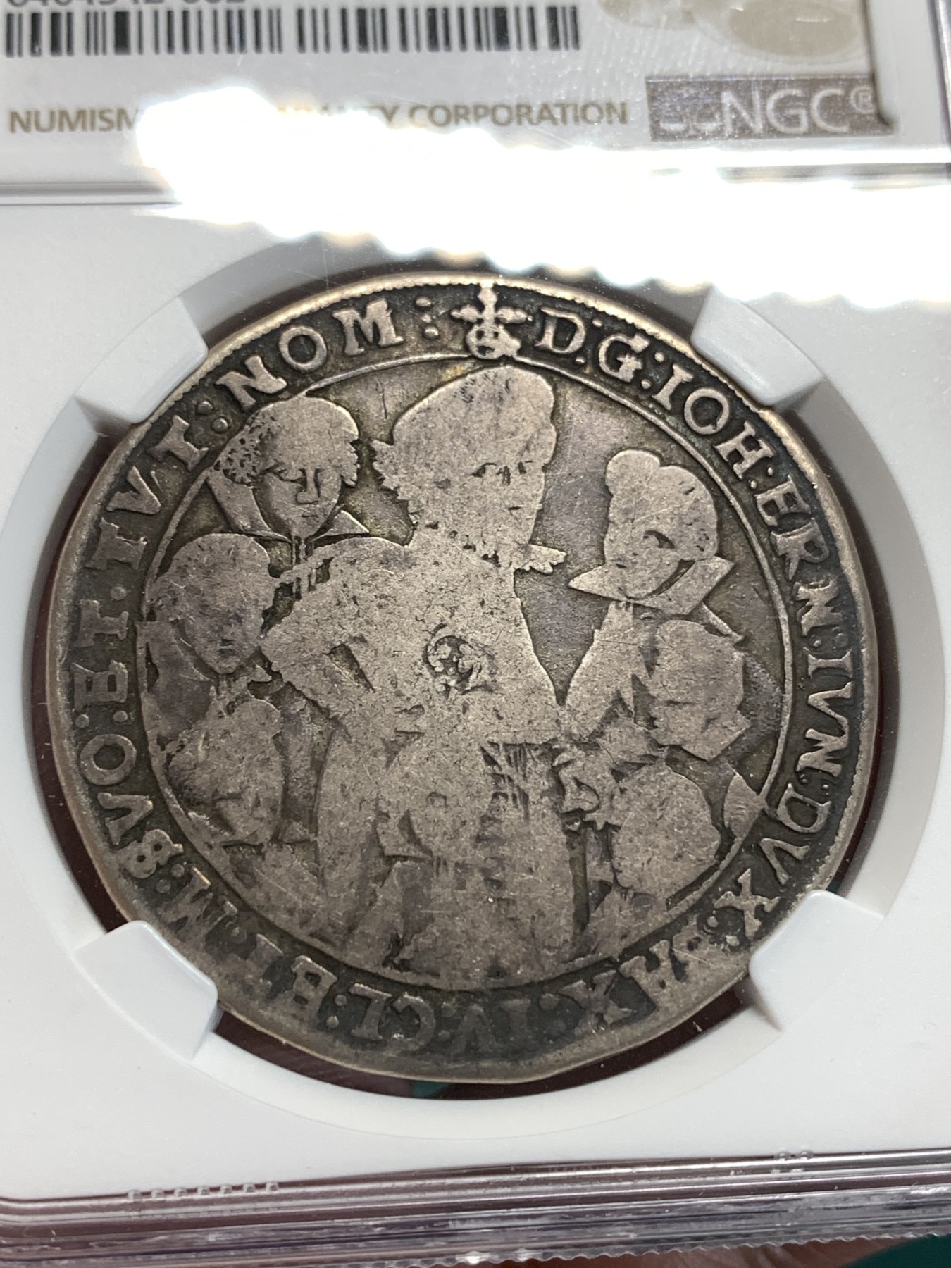 《竞宝斋》第186场-周日，周一 2场 (全场包邮) 第三名 NGC-VG10 德国萨克森 1618年约翰恩斯特和的七兄弟 大泰勒银币 此款外拍就没见过低于300欧的 入盒有分的也没见过