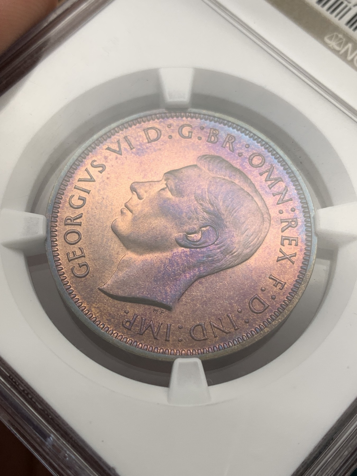 《竞宝斋》第186场-周日，周一 2场 (全场包邮) NGC PF66RB 英国1937年乔治六世精制1便士铜币一枚，顶级自然氧化五彩包浆，美轮美奂，竞宝斋拍卖原物，成交价900