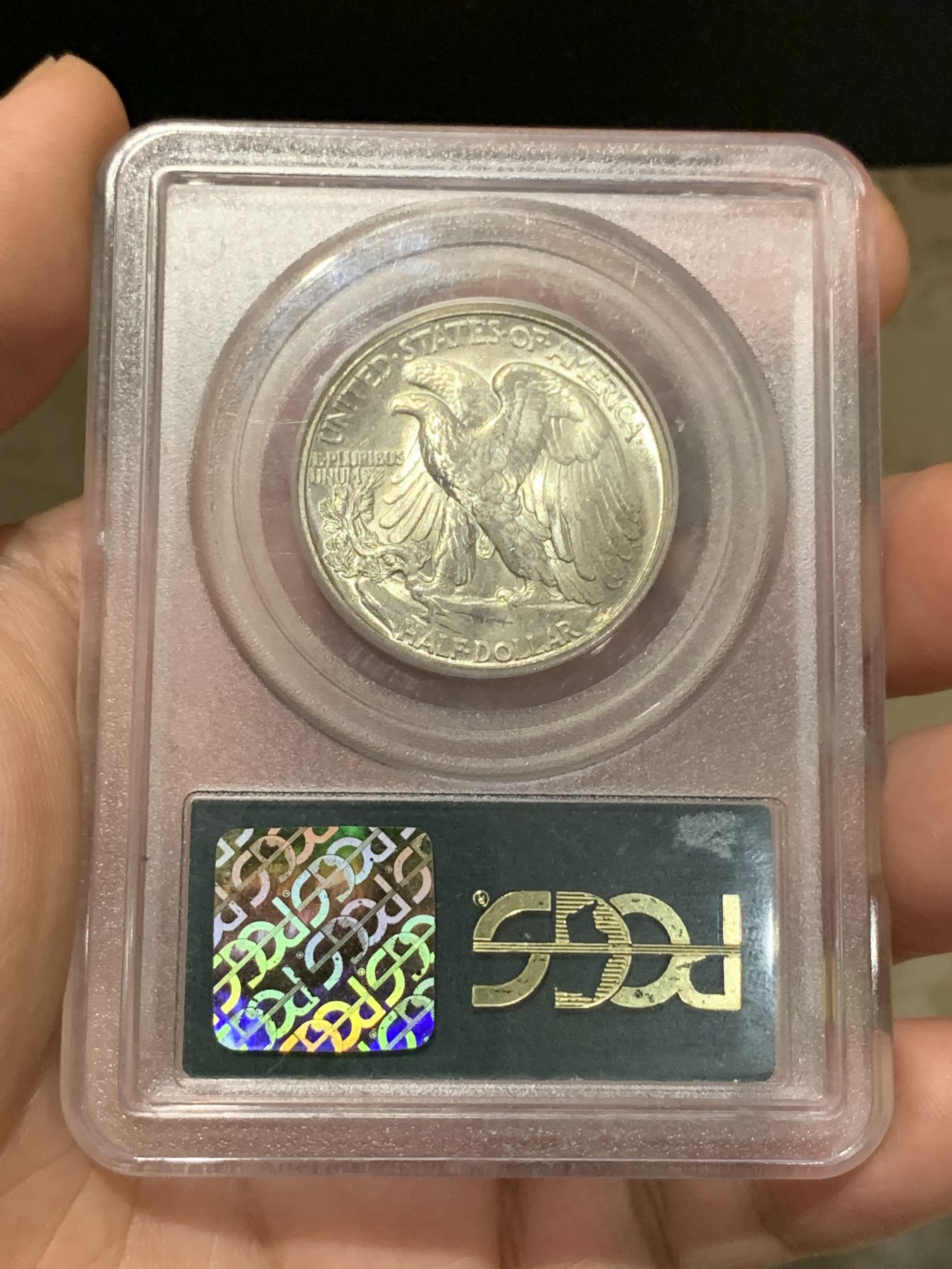 《竞宝斋》第186场-周日，周一 2场 (全场包邮) PCGS-MS65 1946D行走女神半美元银币，车轮转光，65收藏级分数。盒下角有小磕，保存无碍。PC古董级小绿盒，市面上已越来越少见