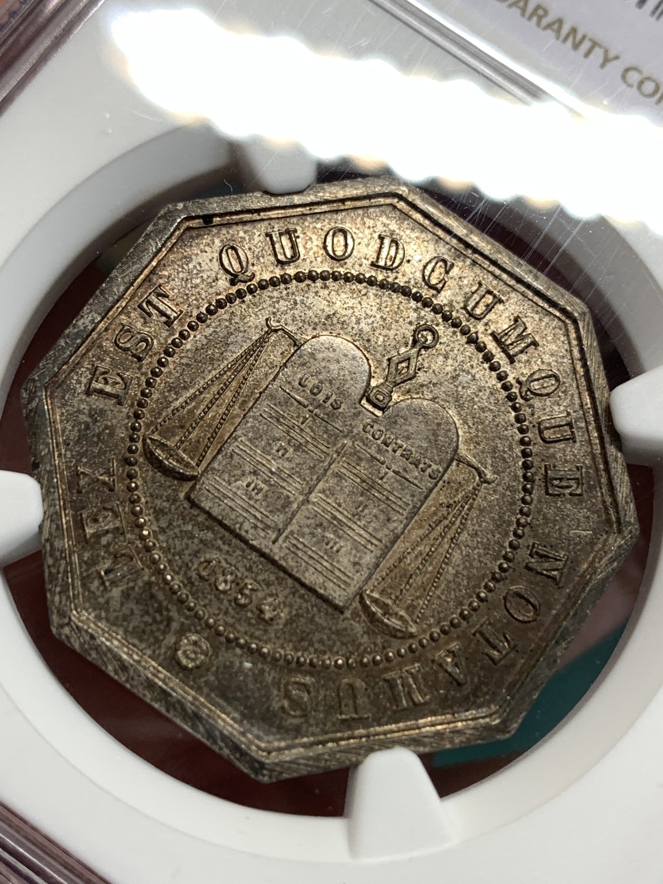 《竞宝斋》第186场-周日，周一 2场 (全场包邮) NGC-MS64 1854 法国亚眠公证处八角银章代用币镜面、顶级重彩加持下的64分、公证处带天秤图案