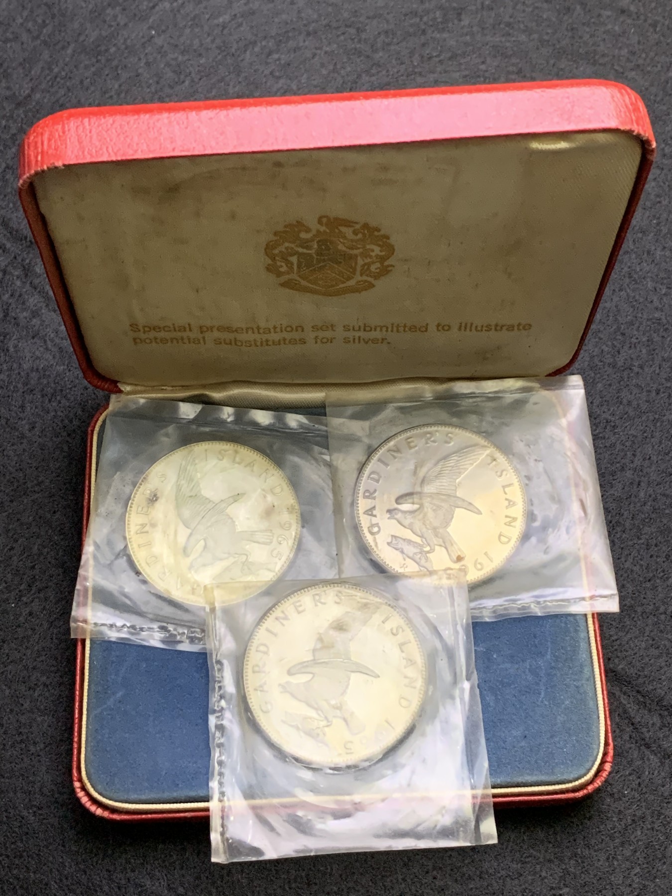 《竞宝斋》第186场-周日，周一 2场 (全场包邮) 盒装 格丁纳岛 1965年 3枚样币一组