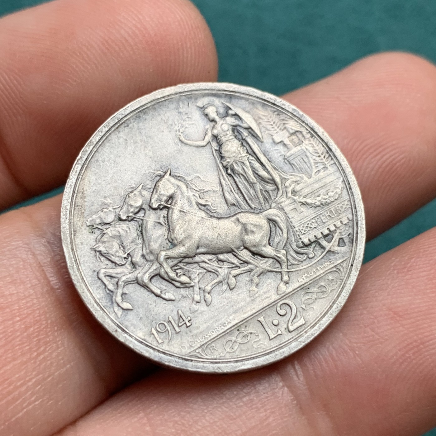 《竞宝斋》第186场-周日，周一 2场 (全场包邮) 意大利 1914年 马车 2里拉银币 状态细节都不错