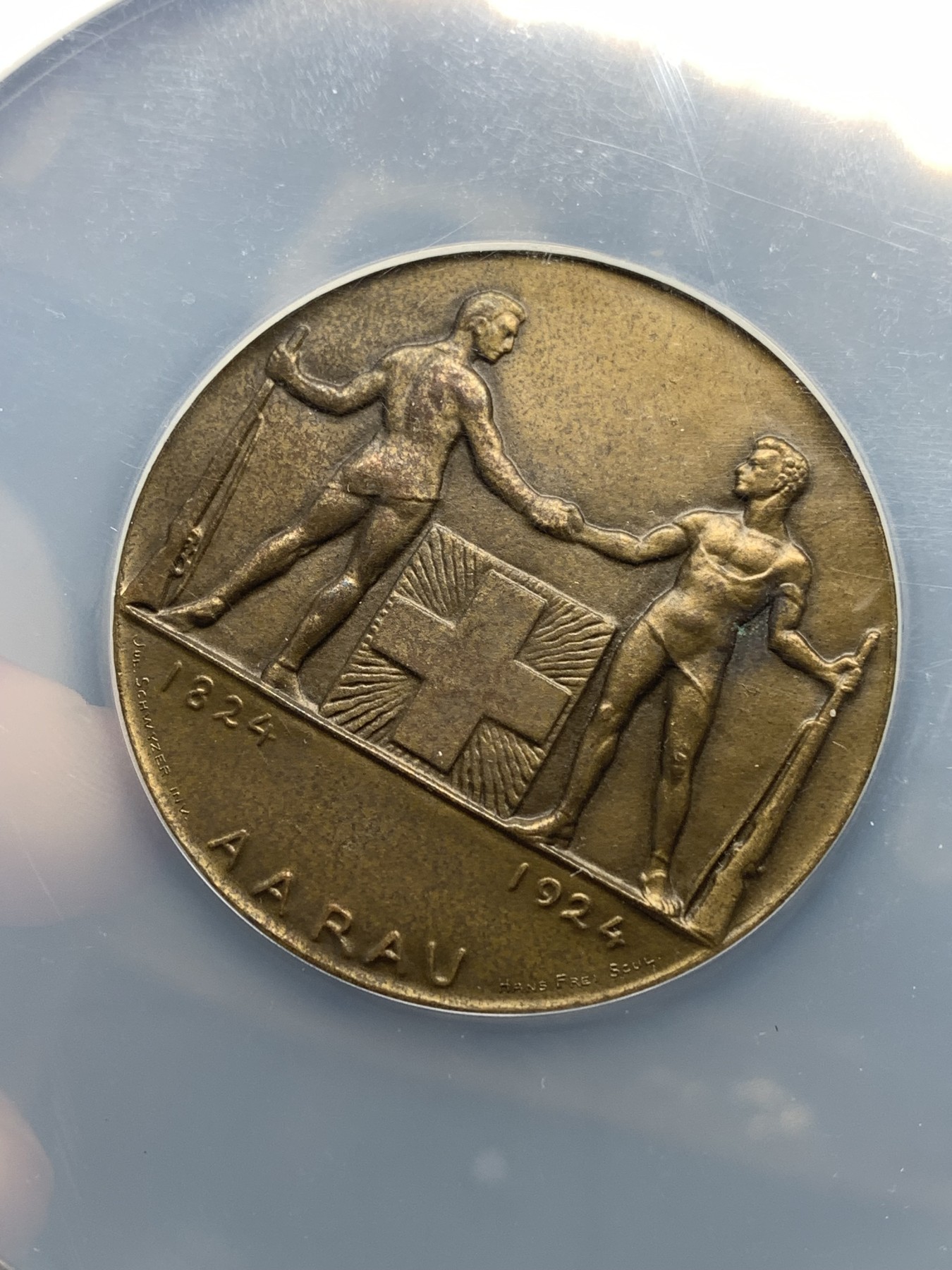 《竞宝斋》第186场-周日，周一 2场 (全场包邮) NGC MS63BN 瑞士阿尔高1924年射击节纪念大铜章特大评级盒右下有道裂 巨大盒装