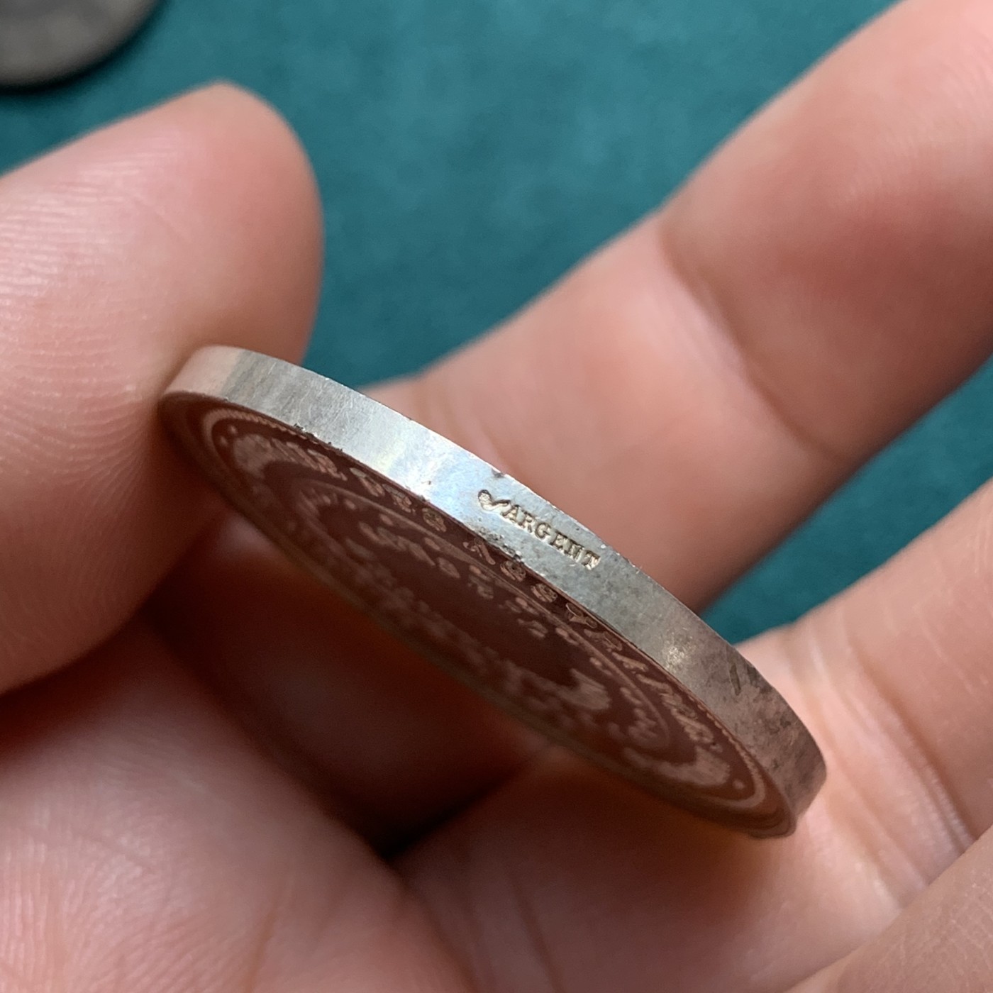 《竞宝斋》第186场-周日，周一 2场 (全场包邮) 1879年法国雷莫茨保险银章代用币 品相一流 18.3克 33.7mm 银标