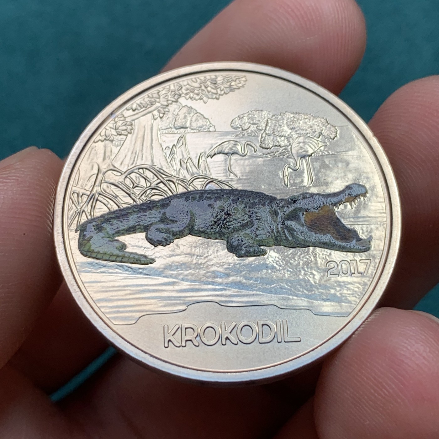 《竞宝斋》第186场-周日，周一 2场 (全场包邮) 2017 荧光鳄鱼 3欧元纪念币 在强光照射下夜光显现 比较有意思