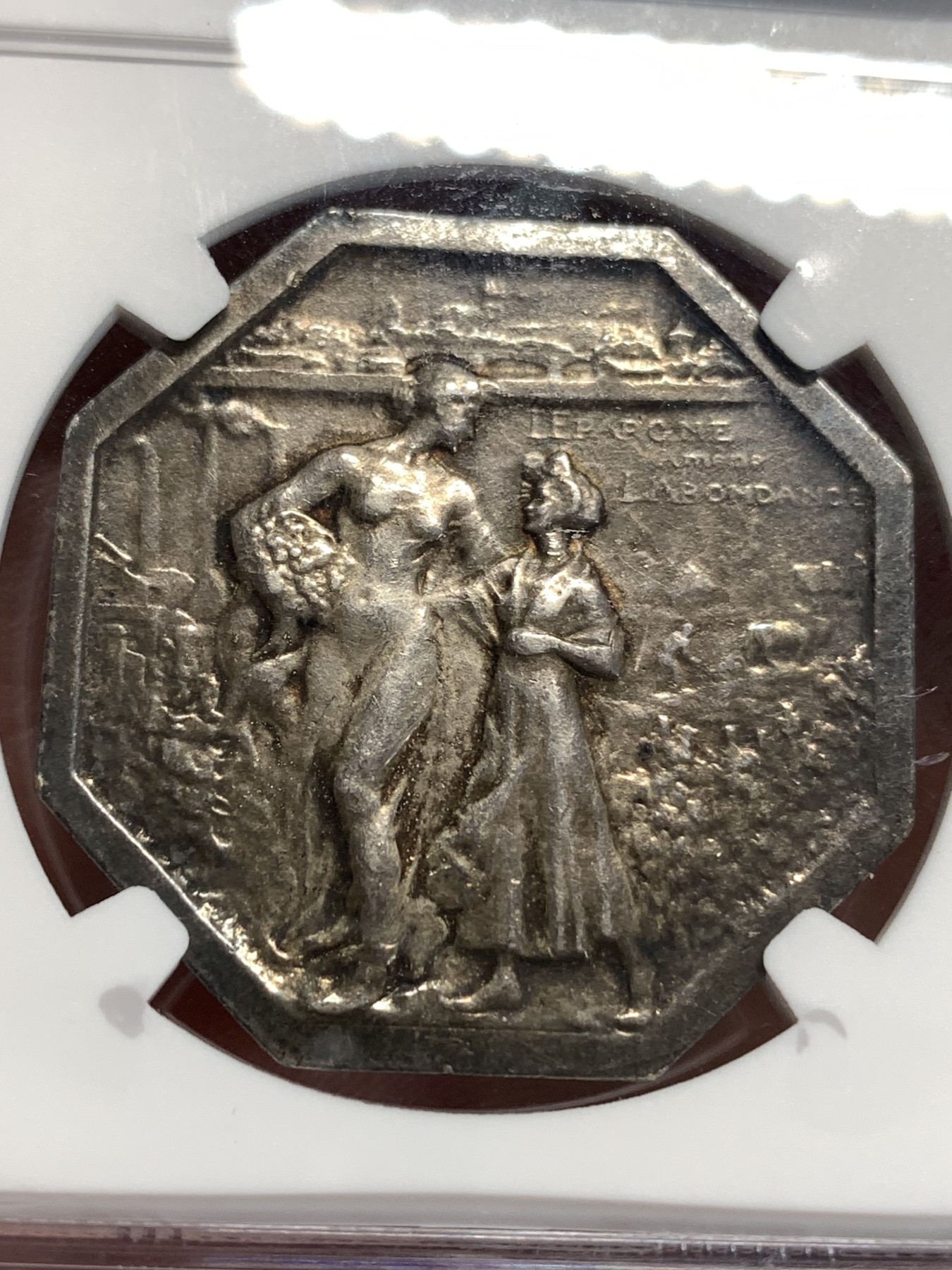 《竞宝斋》第186场-周日，周一 2场 (全场包邮) NGC-AU53 法国 昂热储蓄银行 花神八角代币 稀见品种，包浆细节俱佳，明显低评。女神刻画细腻，精美传神。边铭刻有数字18，发行量极少