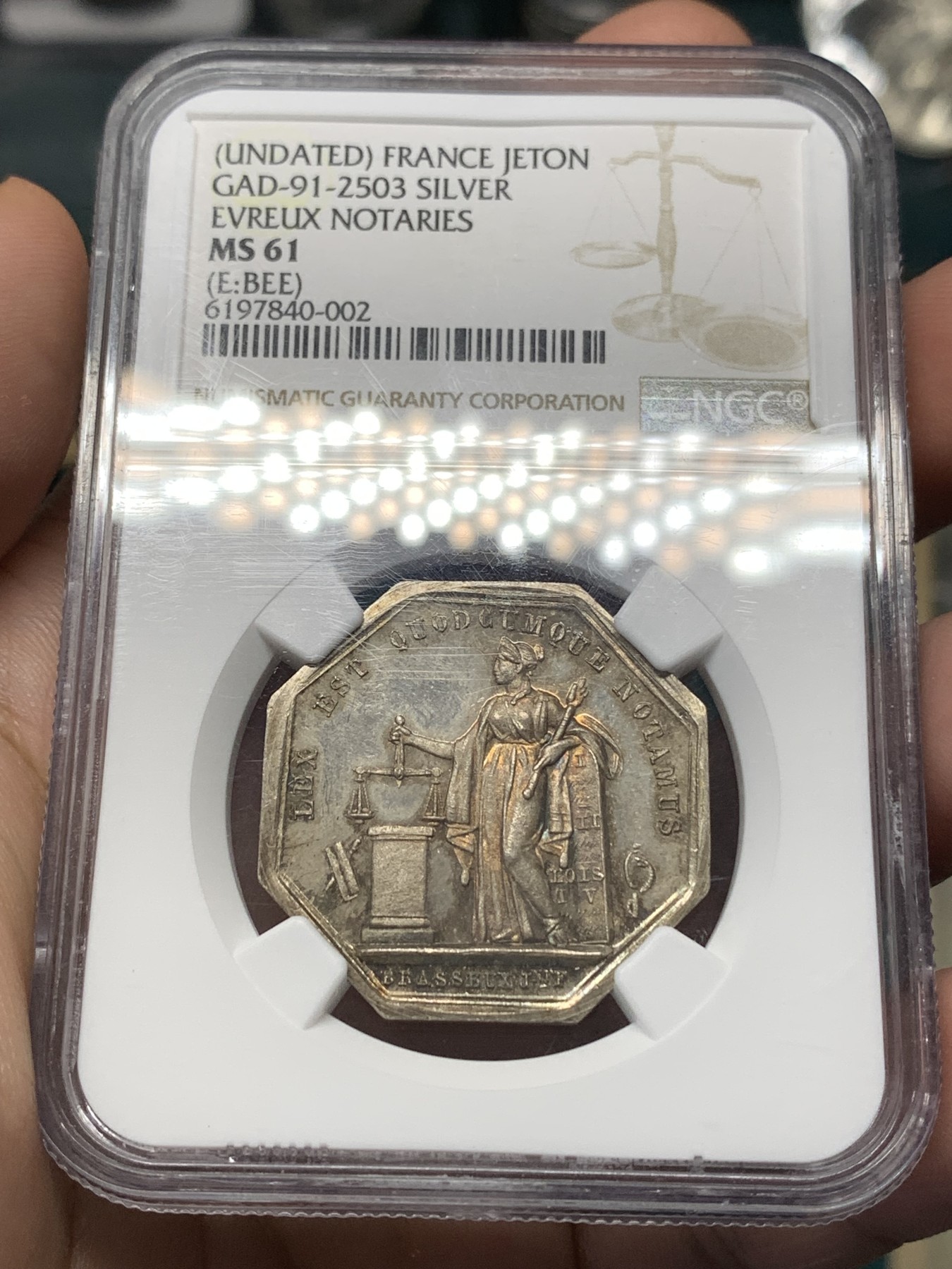 《竞宝斋》第186场-周日，周一 2场 (全场包邮) NGC MS61 法国 1860-1879 早期 公证人银质八角代币 细节好包浆美丽 蜜蜂边铭
