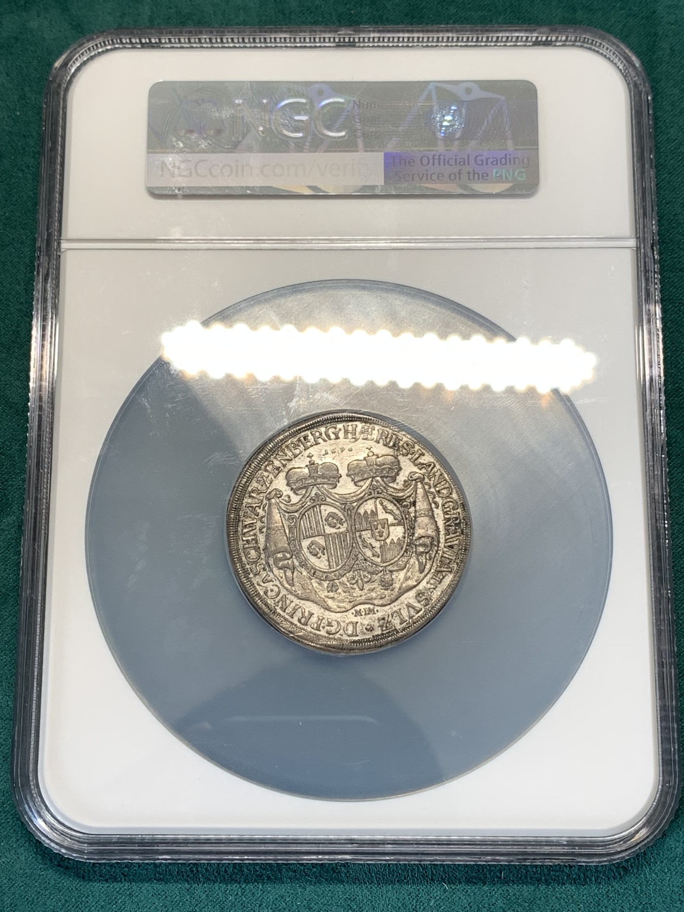 《竞宝斋》第186场-周日，周一 2场 (全场包邮) NGC AU55 德国 1696年 施瓦岑贝格公国 费迪南与 玛丽亚·安娜像 泰勒大银币 原味状态 大盒封装 最新裸币成交750欧元