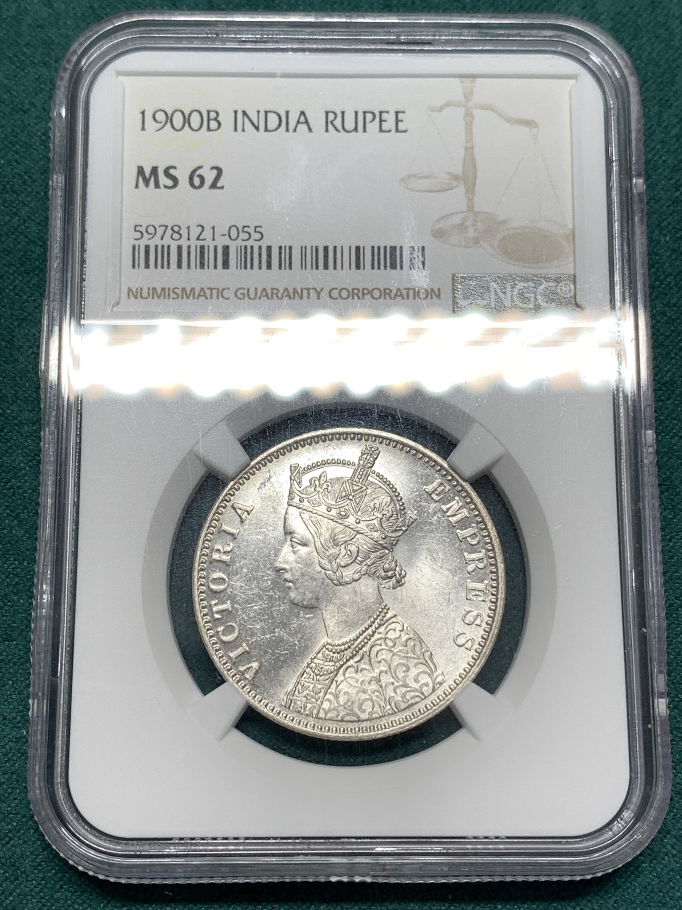 《竞宝斋》第186场-周日，周一 2场 (全场包邮) NGC MS62 1900年 维多利亚 印度 1卢比银币 卷拆原光 光度一流