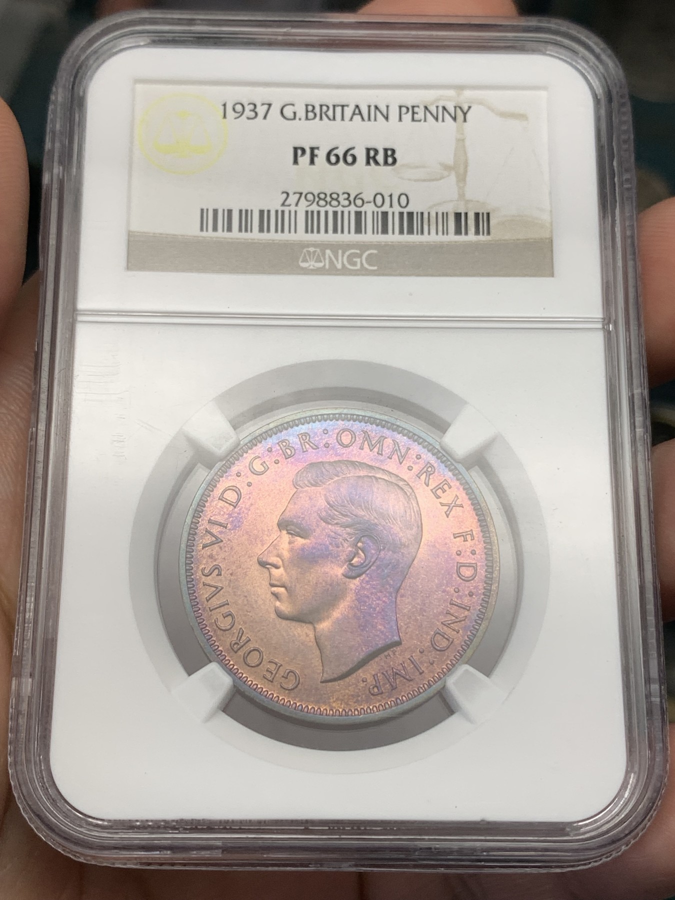 《竞宝斋》第186场-周日，周一 2场 (全场包邮) NGC PF66RB 英国1937年乔治六世精制1便士铜币一枚，顶级自然氧化五彩包浆，美轮美奂，竞宝斋拍卖原物，成交价900