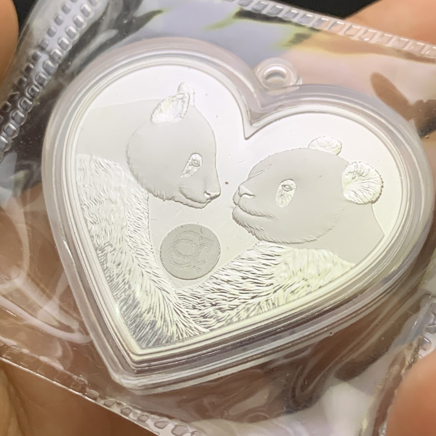 《竞宝斋》第186场-周日，周一 2场 (全场包邮) 中国 2019 天使丘比特 爱情熊猫 心型银章  999银25克 带编号 N可评级