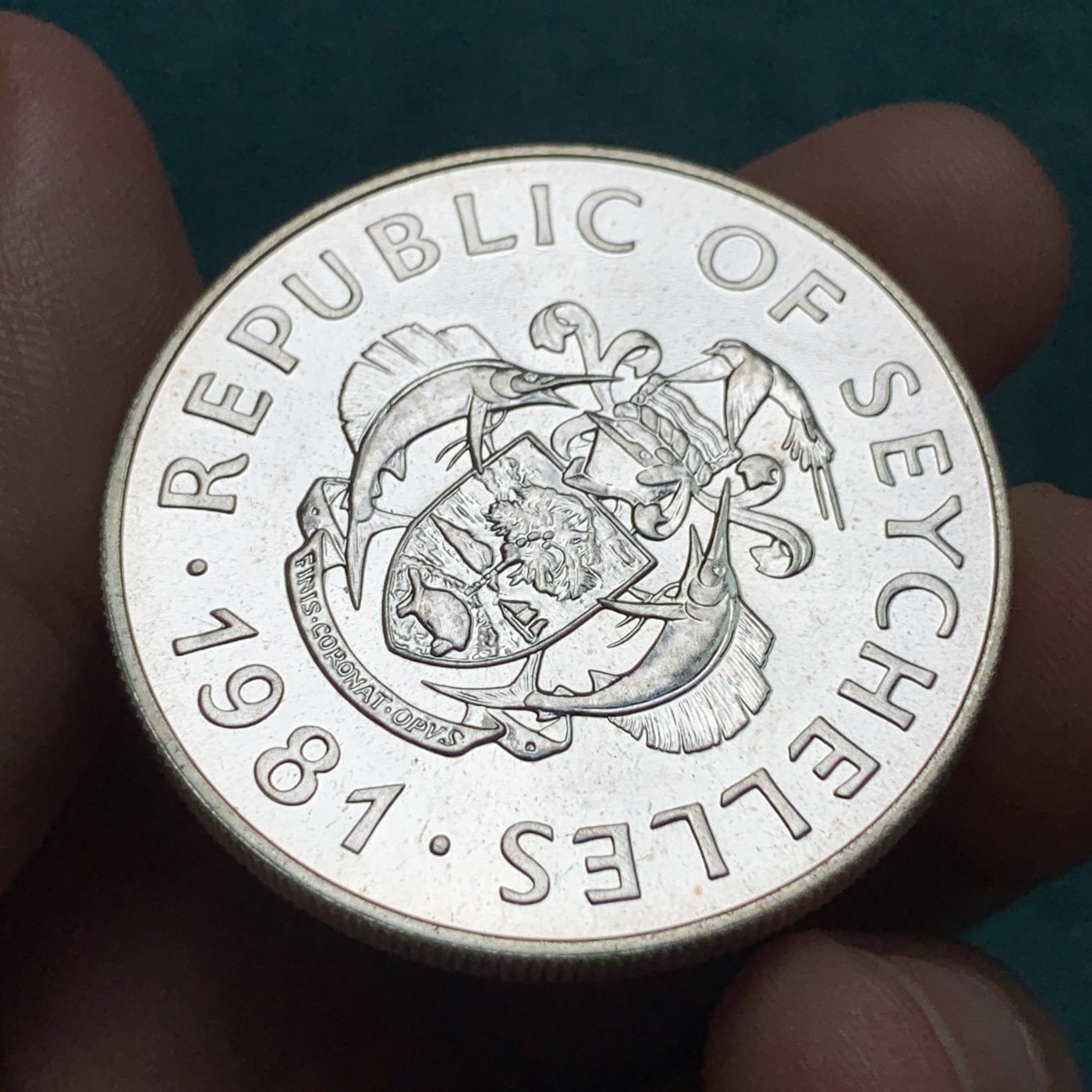 《竞宝斋》第186场-周日，周一 2场 (全场包邮) 塞舌尔1981年FAO纪念100卢比普制大银币，500银，直径41.2mm，重量35g，发行量1万枚，普制比精制的少