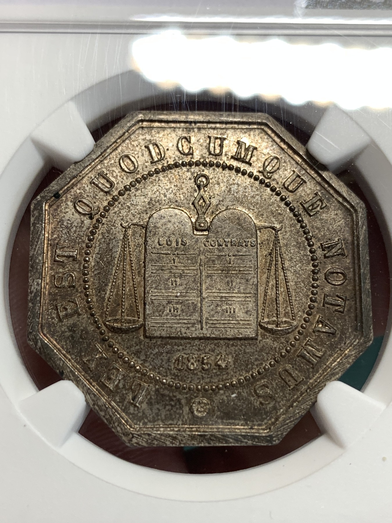 《竞宝斋》第186场-周日，周一 2场 (全场包邮) NGC-MS64 1854 法国亚眠公证处八角银章代用币镜面、顶级重彩加持下的64分、公证处带天秤图案