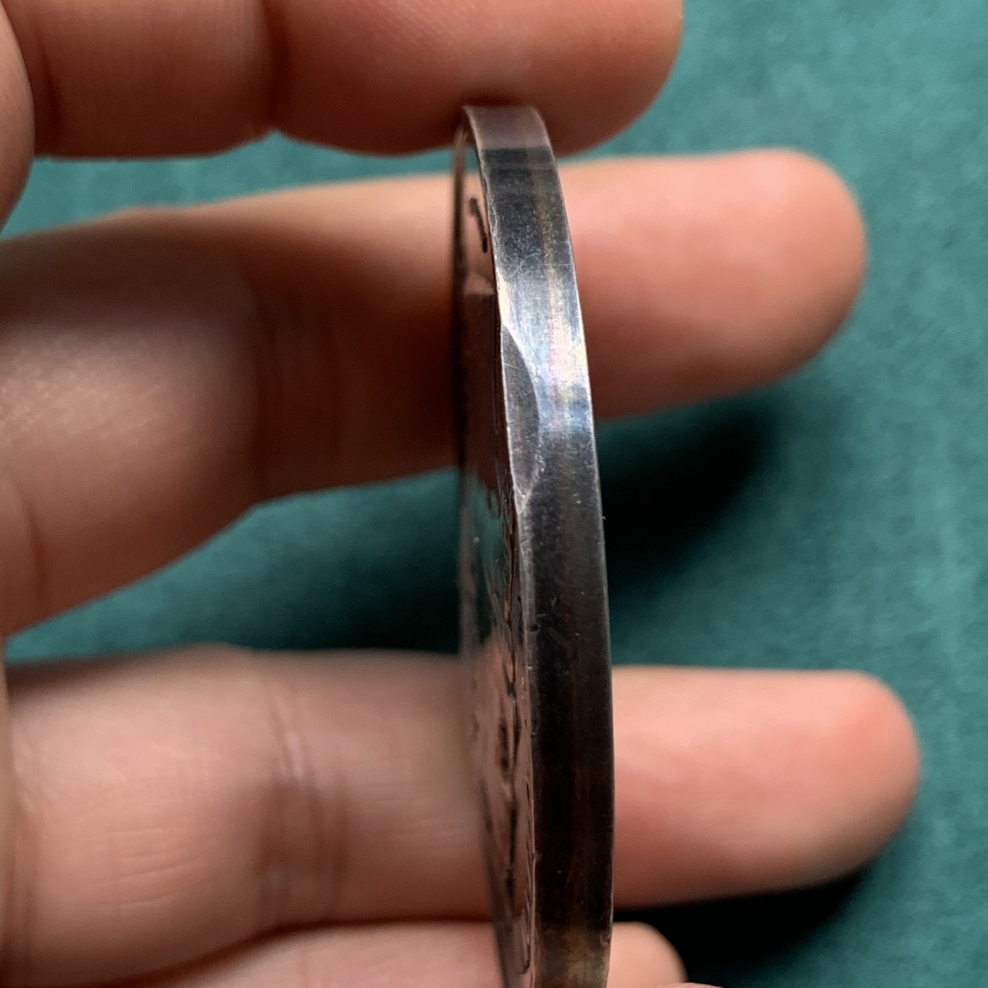 《竞宝斋》第186场-周日，周一 2场 (全场包邮) 1867年法国拿破仑三世世博会大银章 63.3克 50.5mm 蜜蜂边铭 银标