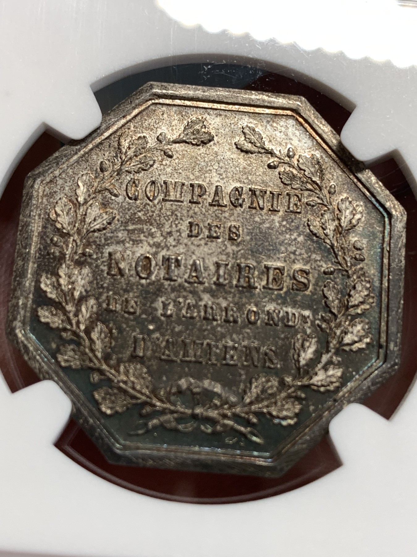 《竞宝斋》第186场-周日，周一 2场 (全场包邮) NGC-MS64 1854 法国亚眠公证处八角银章代用币镜面、顶级重彩加持下的64分、公证处带天秤图案