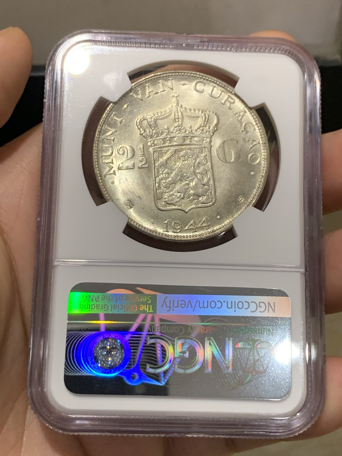 《竞宝斋》第186场-周日，周一 2场 (全场包邮) NGC MS63 荷属库拉索 1944年 威廉明娜 2.5G 大银币 分数不错了