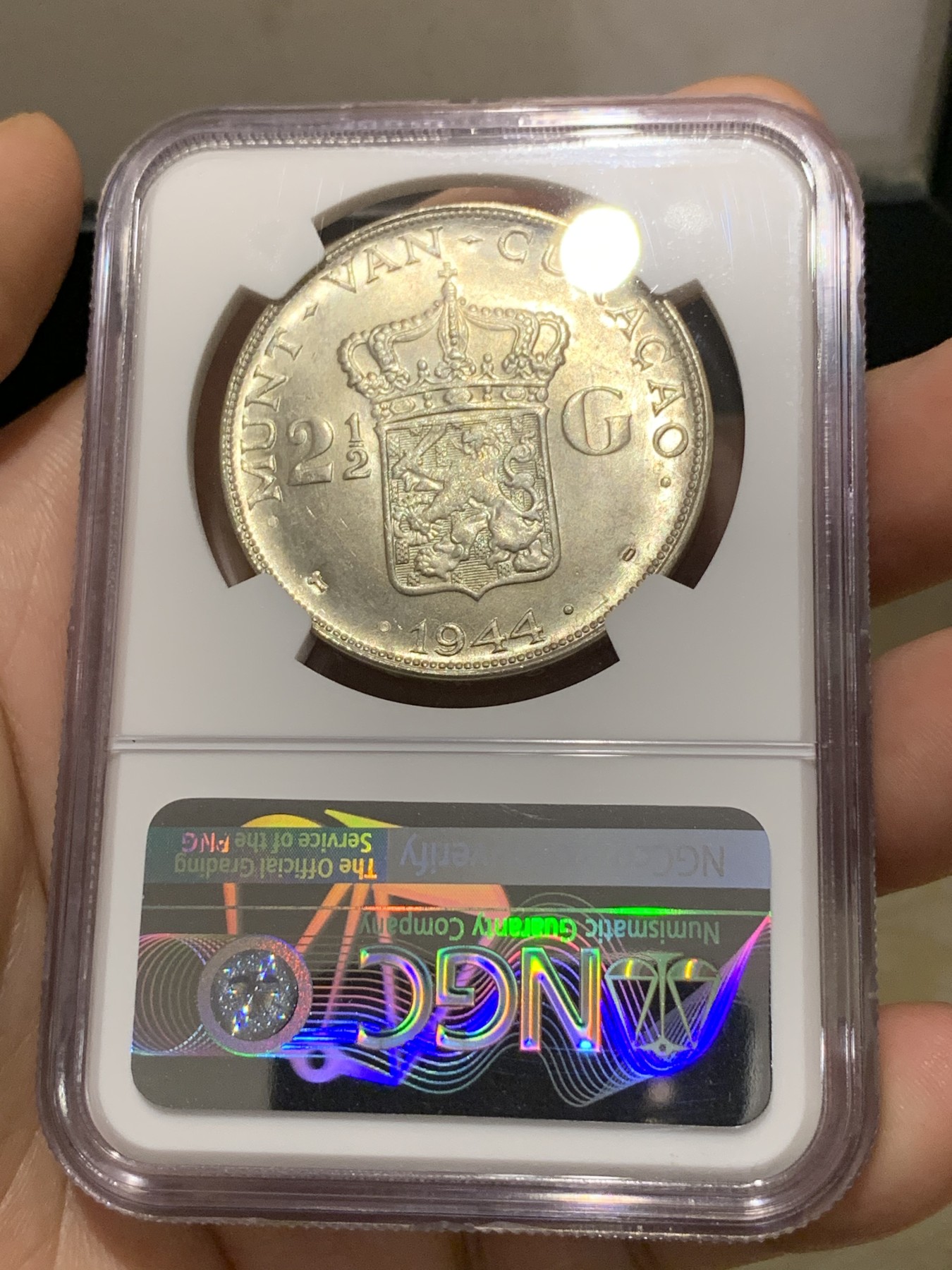 《竞宝斋》第186场-周日，周一 2场 (全场包邮) NGC MS63 荷属库拉索 1944年 威廉明娜 2.5G 大银币 分数不错了