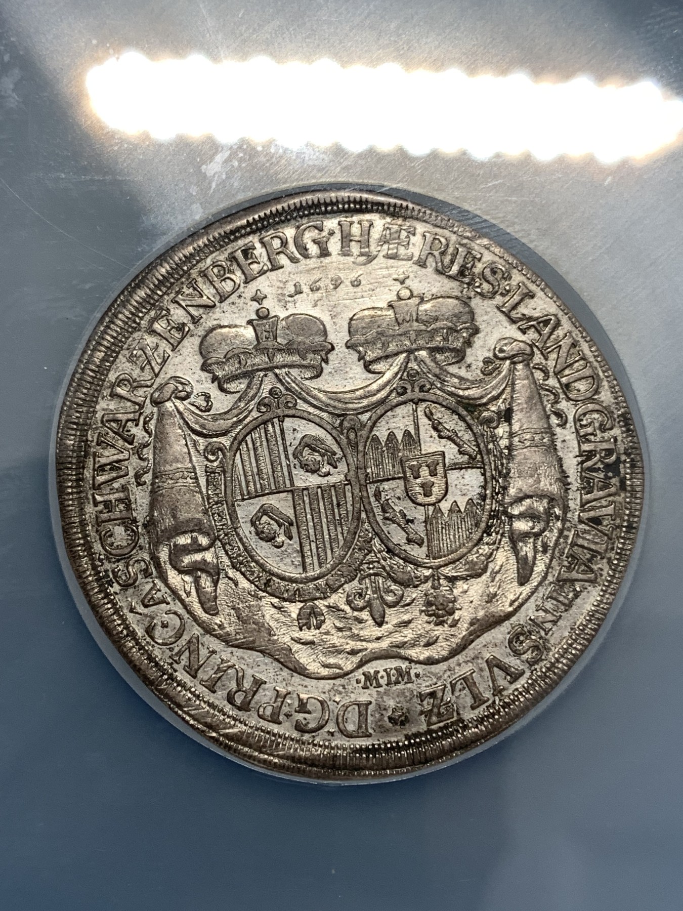 《竞宝斋》第186场-周日，周一 2场 (全场包邮) NGC AU55 德国 1696年 施瓦岑贝格公国 费迪南与 玛丽亚·安娜像 泰勒大银币 原味状态 大盒封装 最新裸币成交750欧元