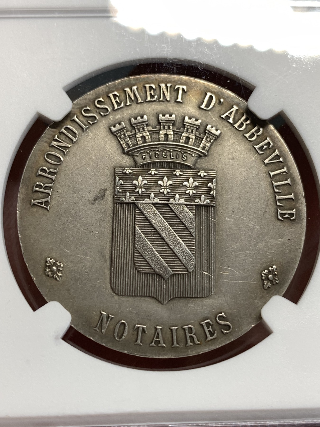 《竞宝斋》第186场-周日，周一 2场 (全场包邮) NGC-MS62 法国1910 阿贝维尔区公证处圆形银质代币 少见品种、深棕包浆背面带天秤图案