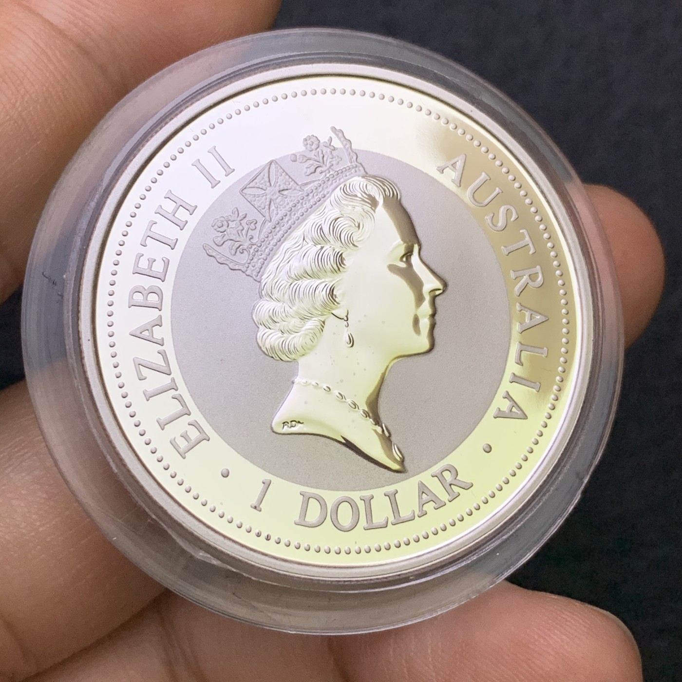 《竞宝斋》第186场-周日，周一 2场 (全场包邮) 澳大利亚 1997年 翠鸟 密印金熊猫1盎司银币 999银 31.1克 带盒证 1币1证 1.5W的量 少见品种