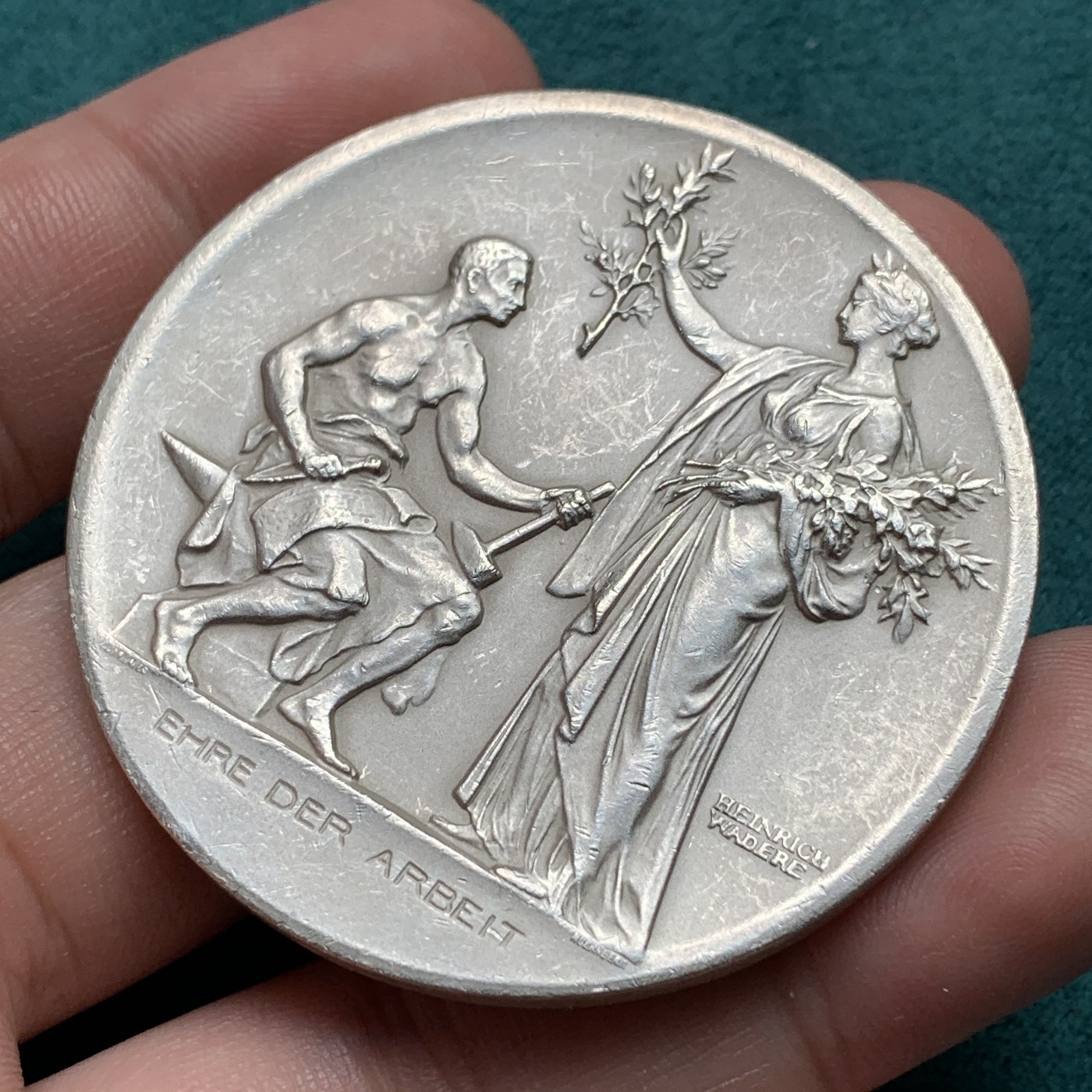 《竞宝斋》第186场-周日，周一 2场 (全场包邮) 19世纪德国巴伐利亚慕尼黑工业协会大银章 49.8克 50mm 990银