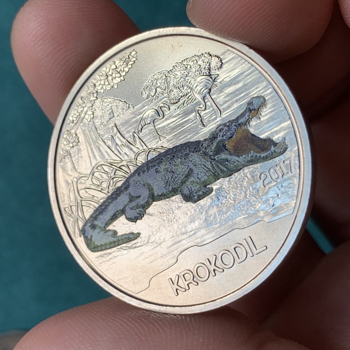 《竞宝斋》第186场-周日，周一 2场 (全场包邮) 2017 荧光鳄鱼 3欧元纪念币 在强光照射下夜光显现 比较有意思