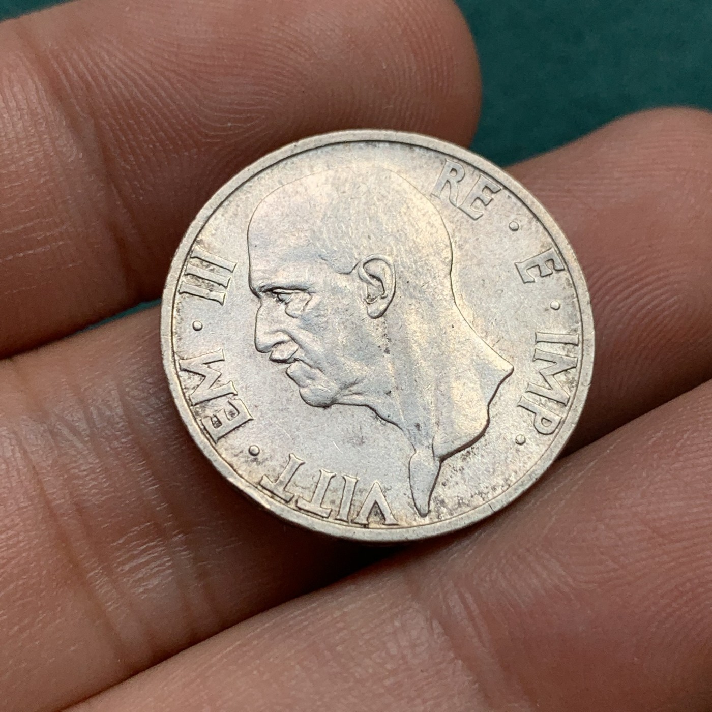 《竞宝斋》第186场-周日，周一 2场 (全场包邮) 意大利 1936年 圣母抱子 5里拉银币 带彩包浆 很不错