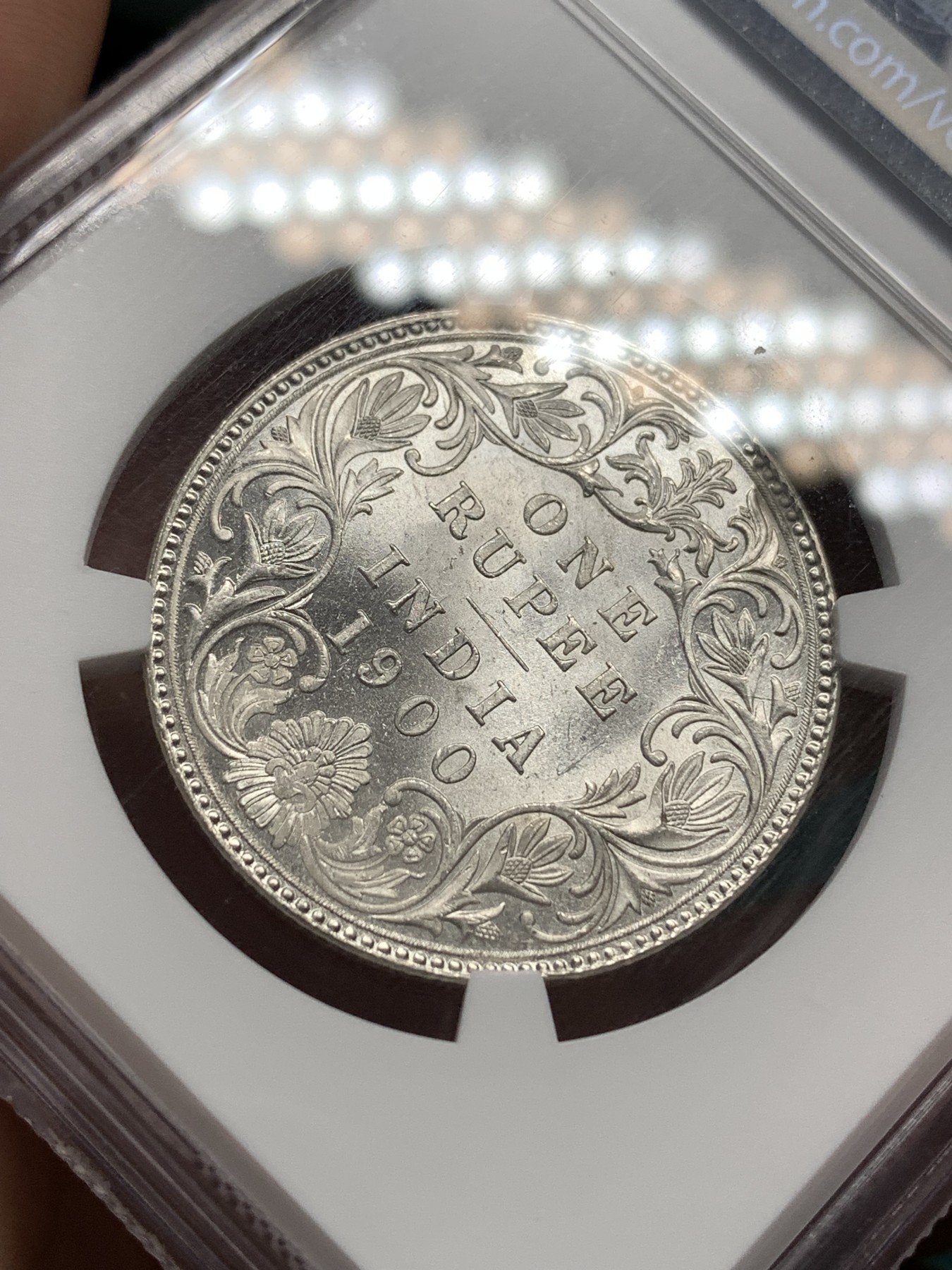 《竞宝斋》第186场-周日，周一 2场 (全场包邮) NGC MS62 1900年 维多利亚 印度 1卢比银币 卷拆原光 光度一流