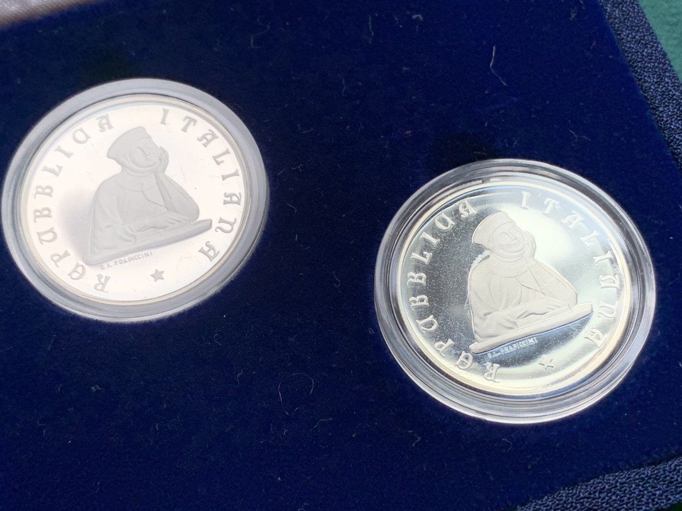 《竞宝斋》第186场-周日，周一 2场 (全场包邮) 意大利 1988年 3枚装 博洛尼亚大学 100,200,500里拉银币各1枚 盒证全