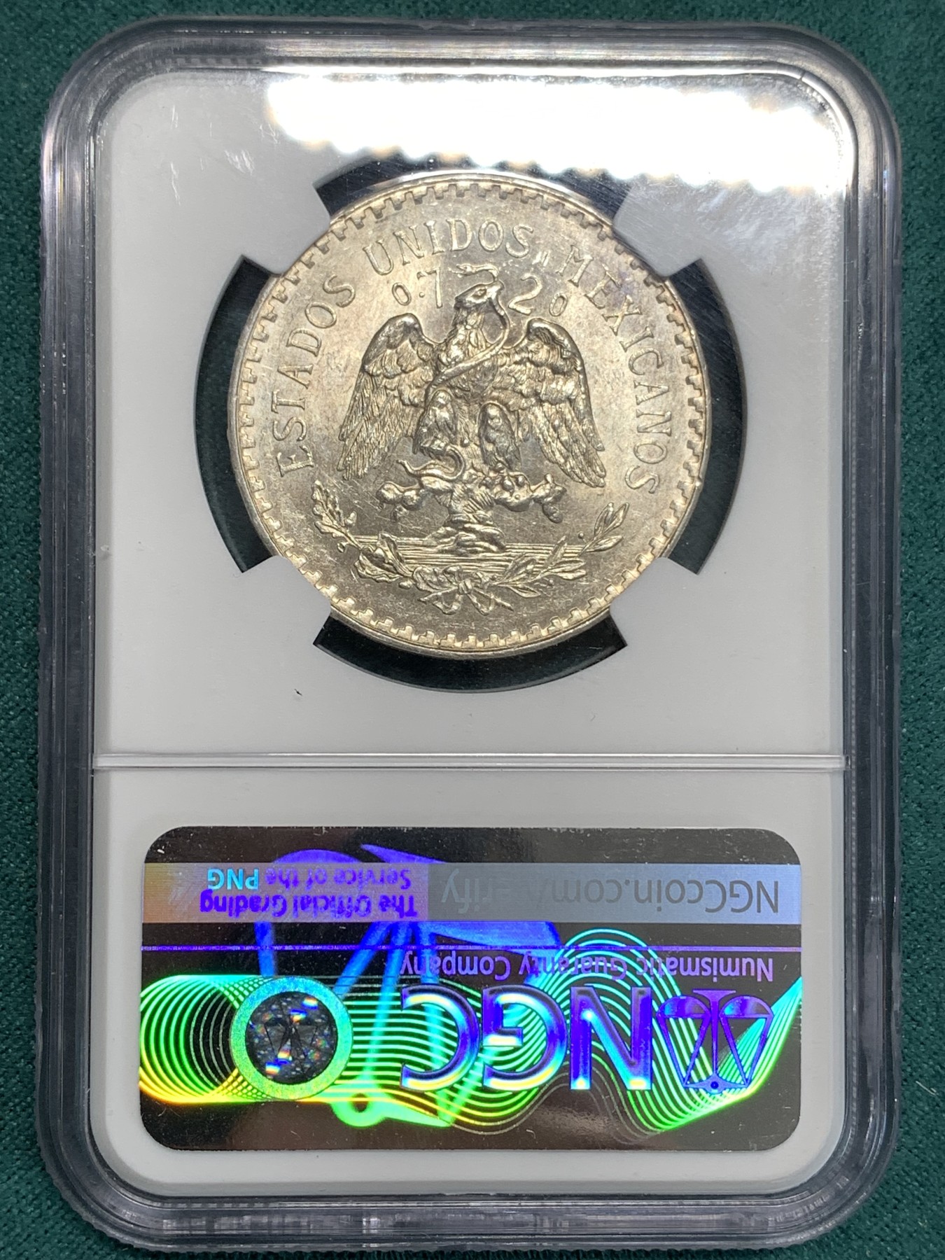 《竞宝斋》第186场-周日，周一 2场 (全场包邮) NGC–MS63墨西哥 1933年1比索鹰洋银币，淡淡的一层黄油彩