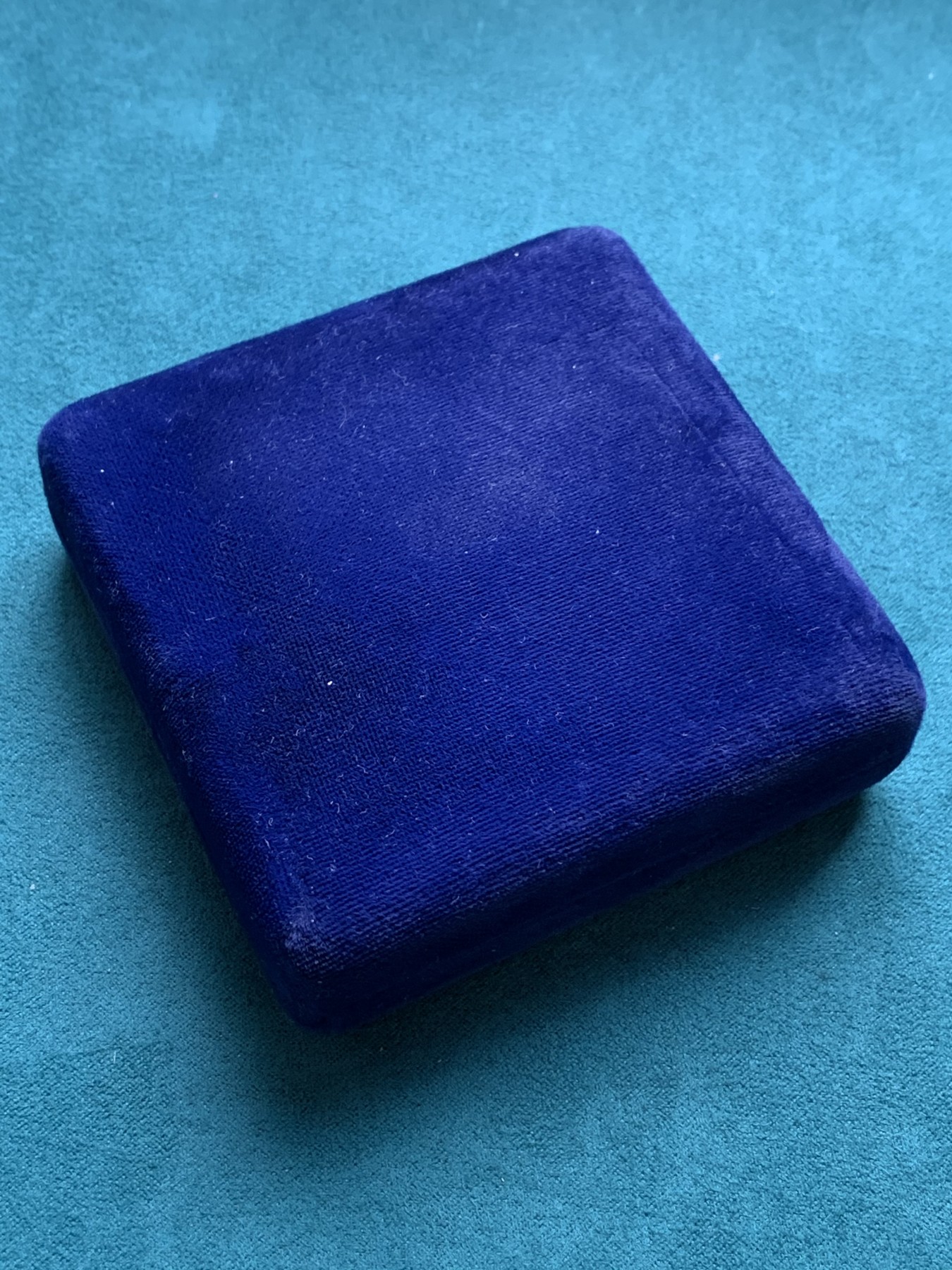 《竞宝斋》第186场-周日，周一 2场 (全场包邮) 百慕达群岛授权新加坡发行1987年5盎司银币（65mm，155.5克，999纯银）面值5dollars，铸造量2W枚，品相完美，附原盒原证书