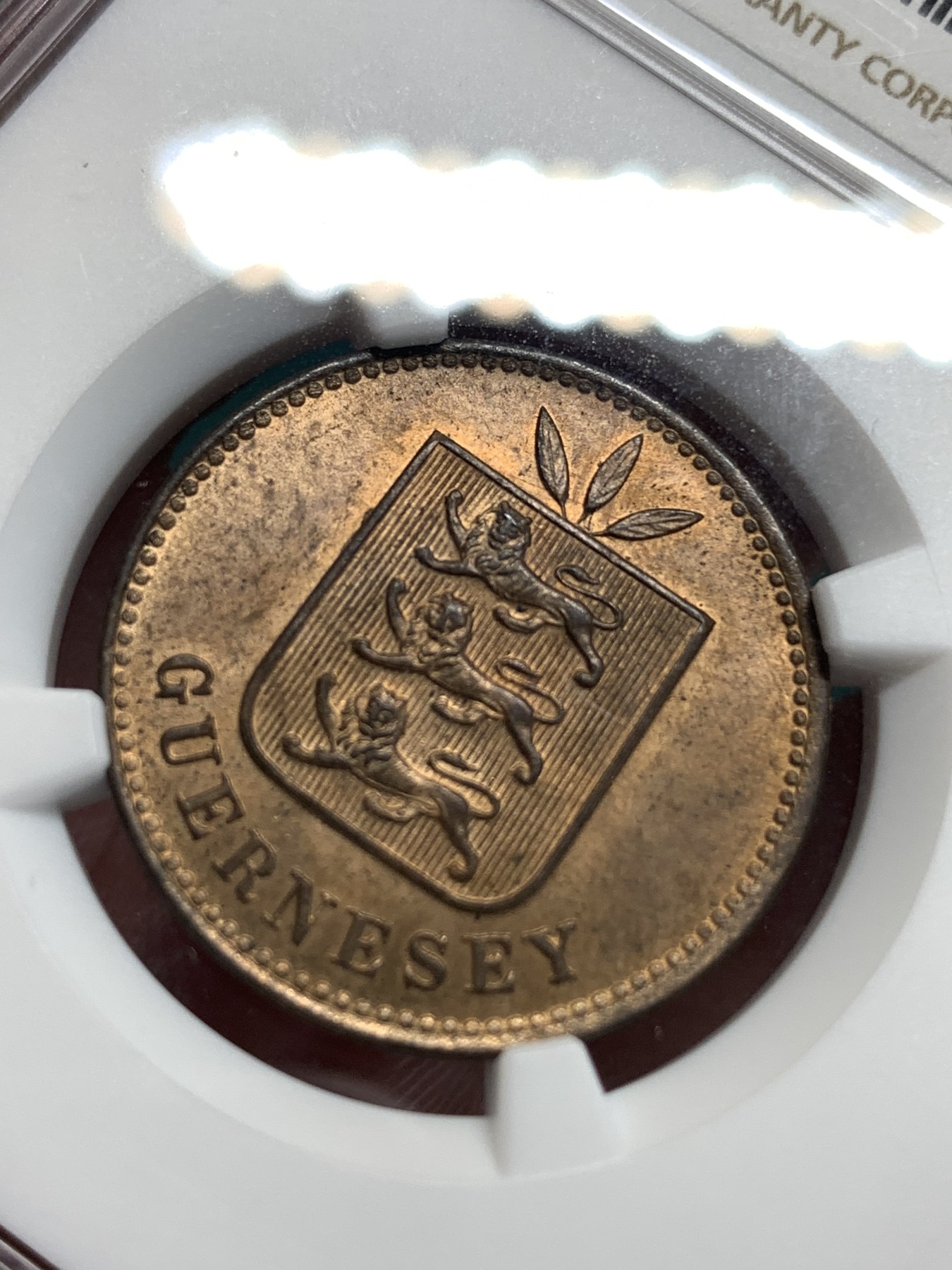 《竞宝斋》第186场-周日，周一 2场 (全场包邮) NGC-MS64RB 亚军分 1902年英属根西岛4道布铜币，三狮正面像，面部细节出色，铜光犹存，状态出