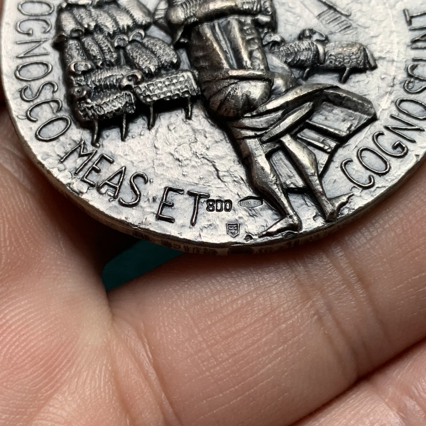 《竞宝斋》第186场-周日，周一 2场 (全场包邮) 1963-1978 梵蒂冈 罗马教皇 保罗六世 纪念 大银章 58.7克  44.9m 800银 高浮雕设计比较特别