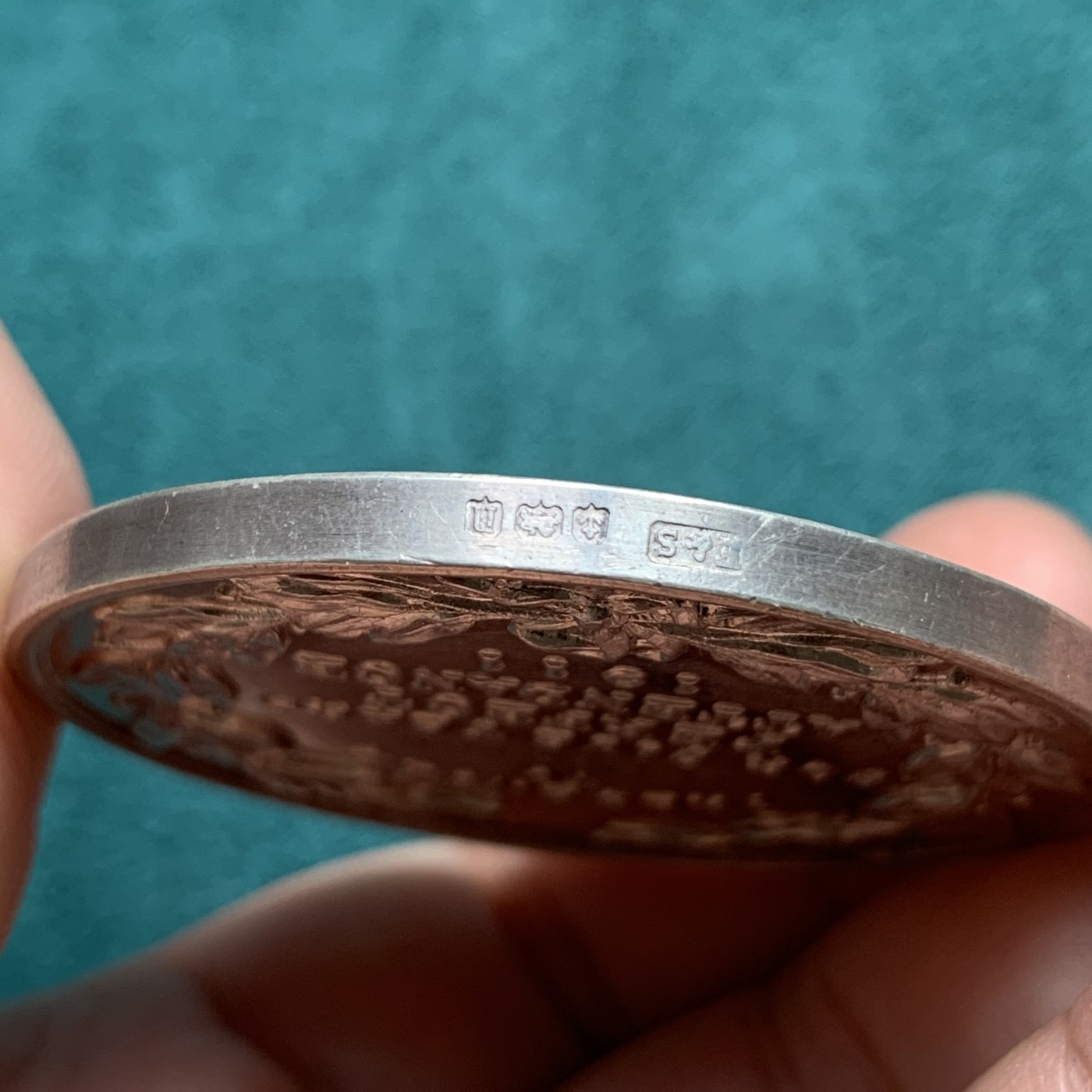 《竞宝斋》第186场-周日，周一 2场 (全场包邮) 1911年英国学院双狮大银章银质奖章 65.4克 50.2mm