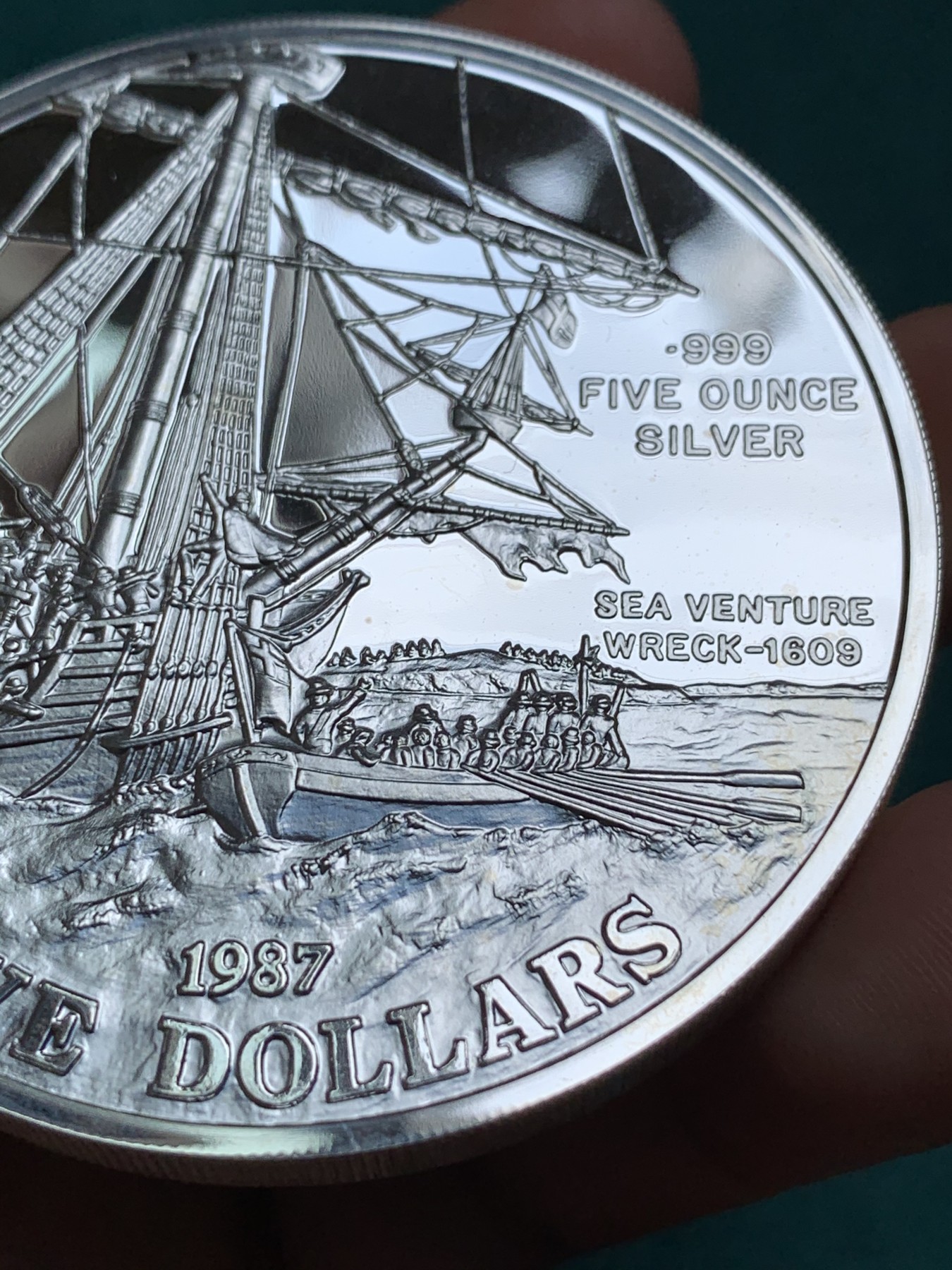 《竞宝斋》第186场-周日，周一 2场 (全场包邮) 百慕达群岛授权新加坡发行1987年5盎司银币（65mm，155.5克，999纯银）面值5dollars，铸造量2W枚，品相完美，附原盒原证书