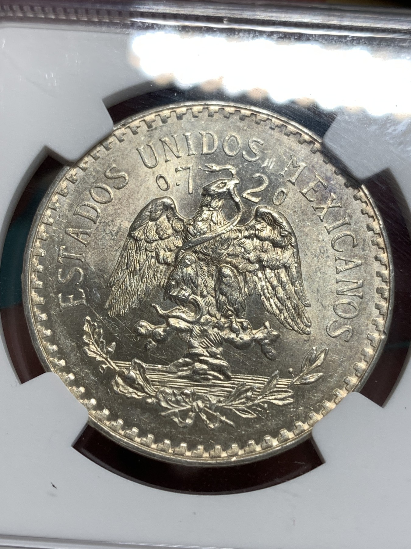 《竞宝斋》第186场-周日，周一 2场 (全场包邮) NGC–MS63墨西哥 1933年1比索鹰洋银币，淡淡的一层黄油彩