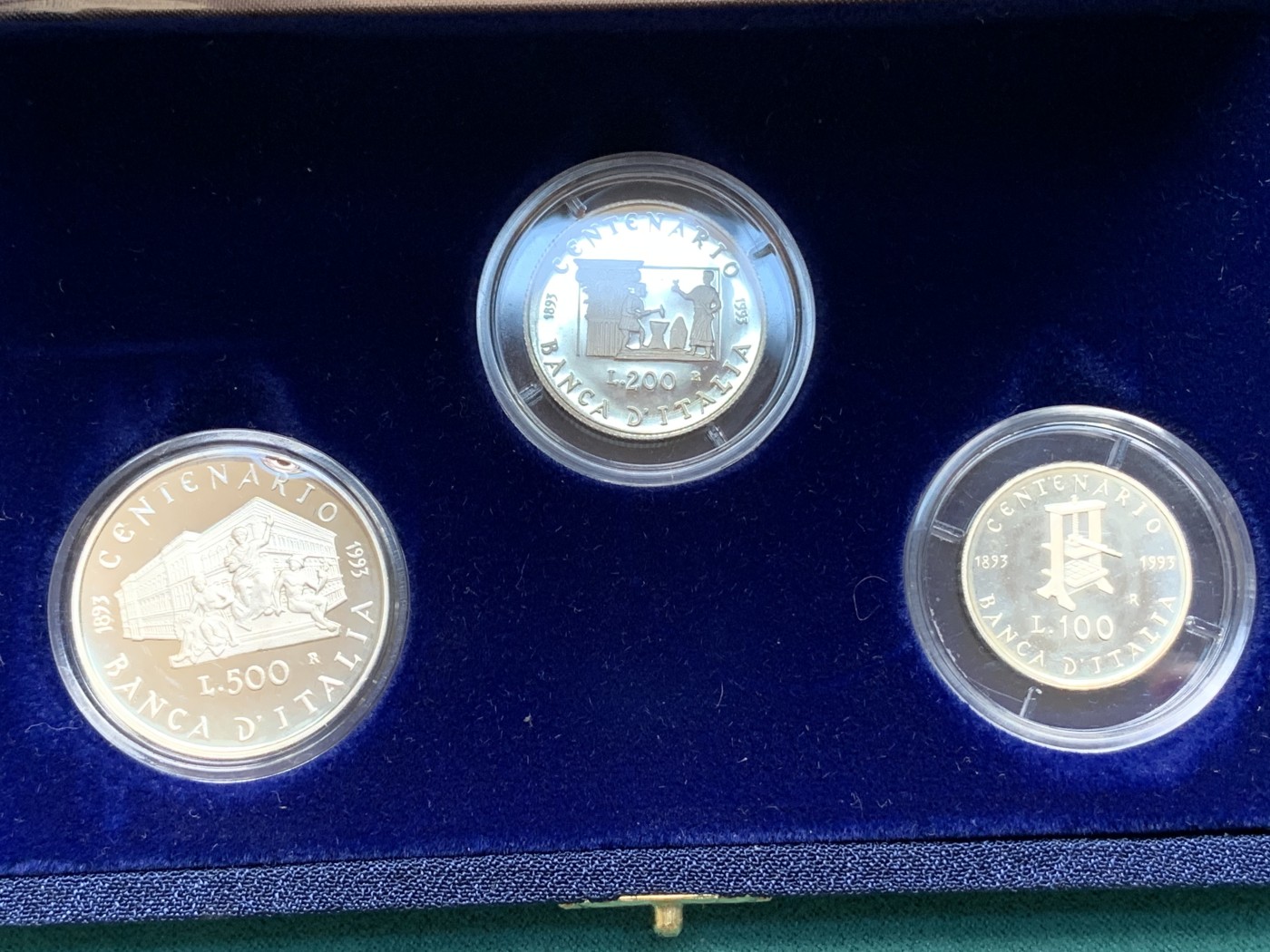 《竞宝斋》第186场-周日，周一 2场 (全场包邮) 意大利 1993年 3枚装 女神银币 100,200,500里拉银币各1枚 盒证全