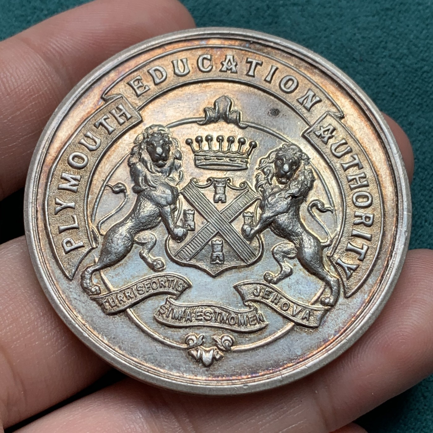 《竞宝斋》第186场-周日，周一 2场 (全场包邮) 1911年英国学院双狮大银章银质奖章 65.4克 50.2mm