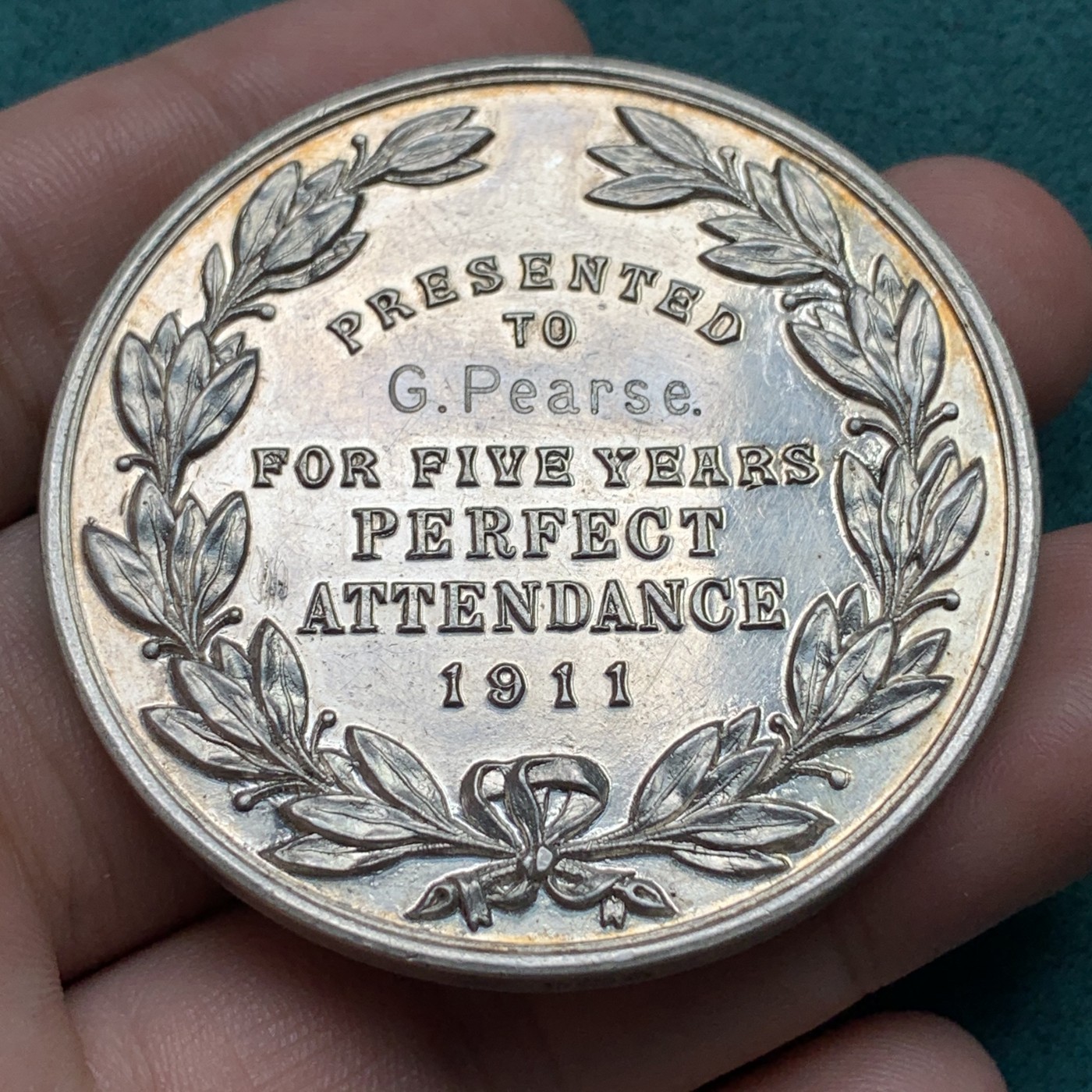 《竞宝斋》第186场-周日，周一 2场 (全场包邮) 1911年英国学院双狮大银章银质奖章 65.4克 50.2mm