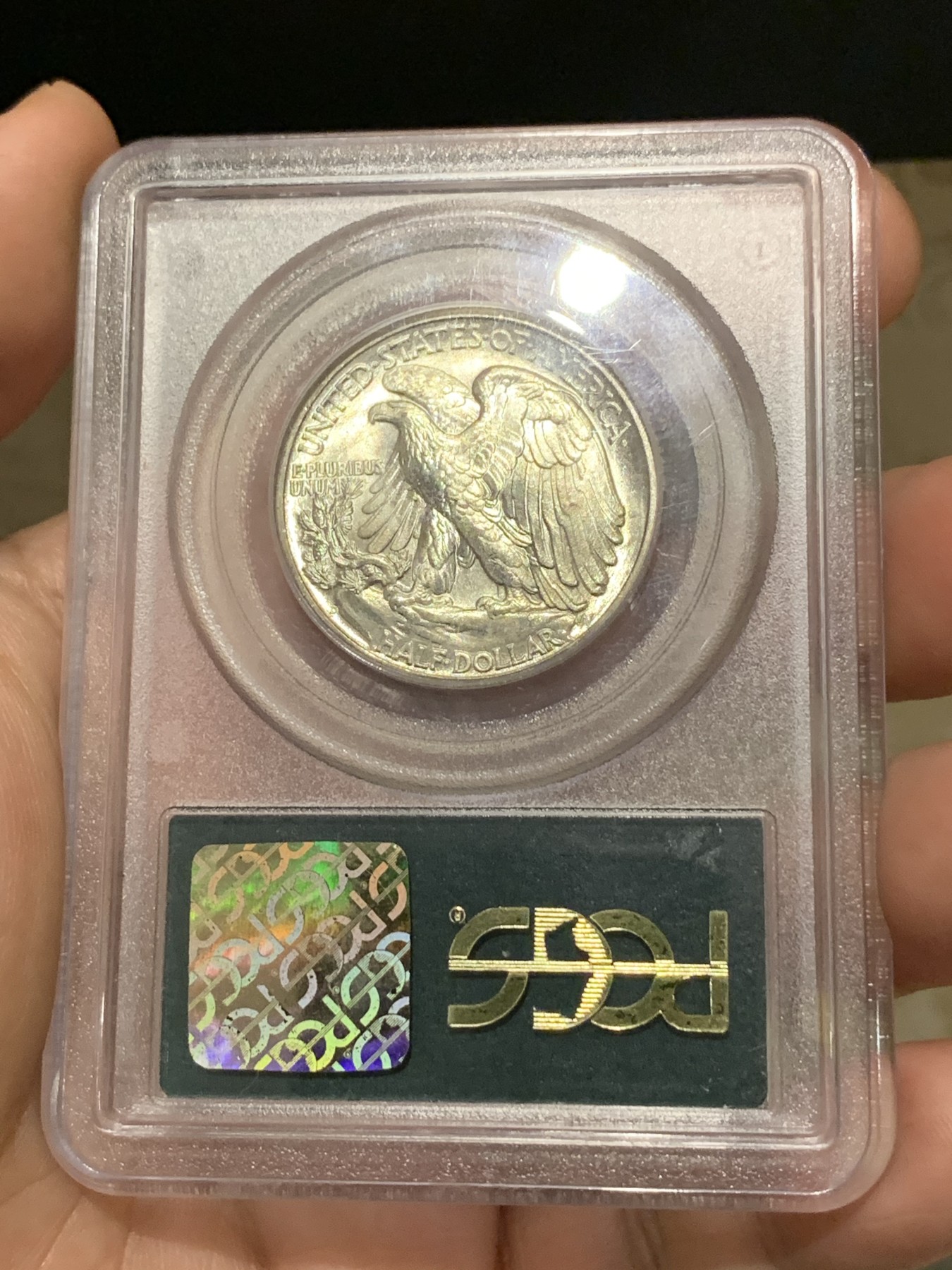 《竞宝斋》第186场-周日，周一 2场 (全场包邮) PCGS-MS65 1946D行走女神半美元银币，车轮转光，65收藏级分数。盒下角有小磕，保存无碍。PC古董级小绿盒，市面上已越来越少见