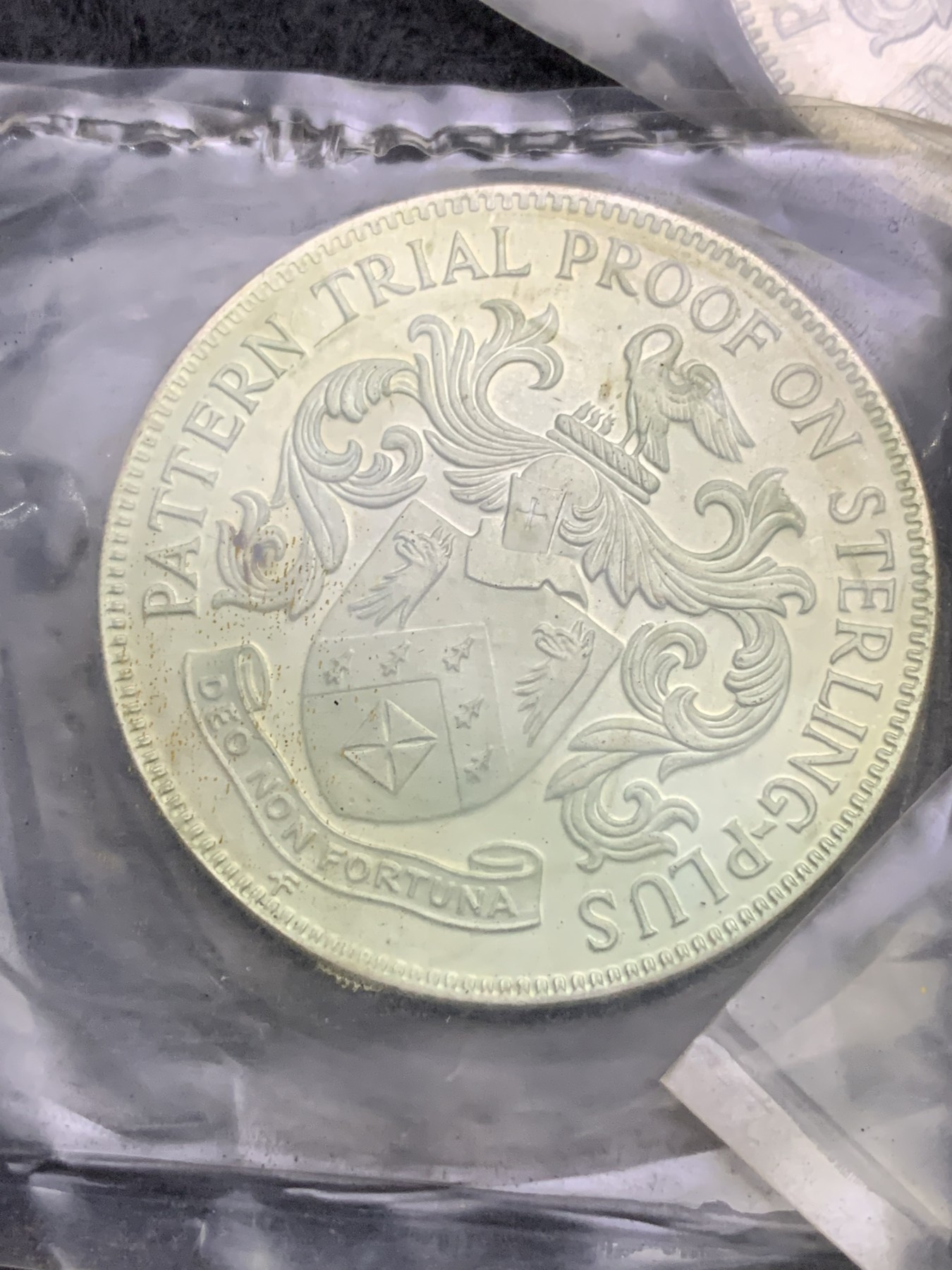 《竞宝斋》第186场-周日，周一 2场 (全场包邮) 盒装 格丁纳岛 1965年 3枚样币一组