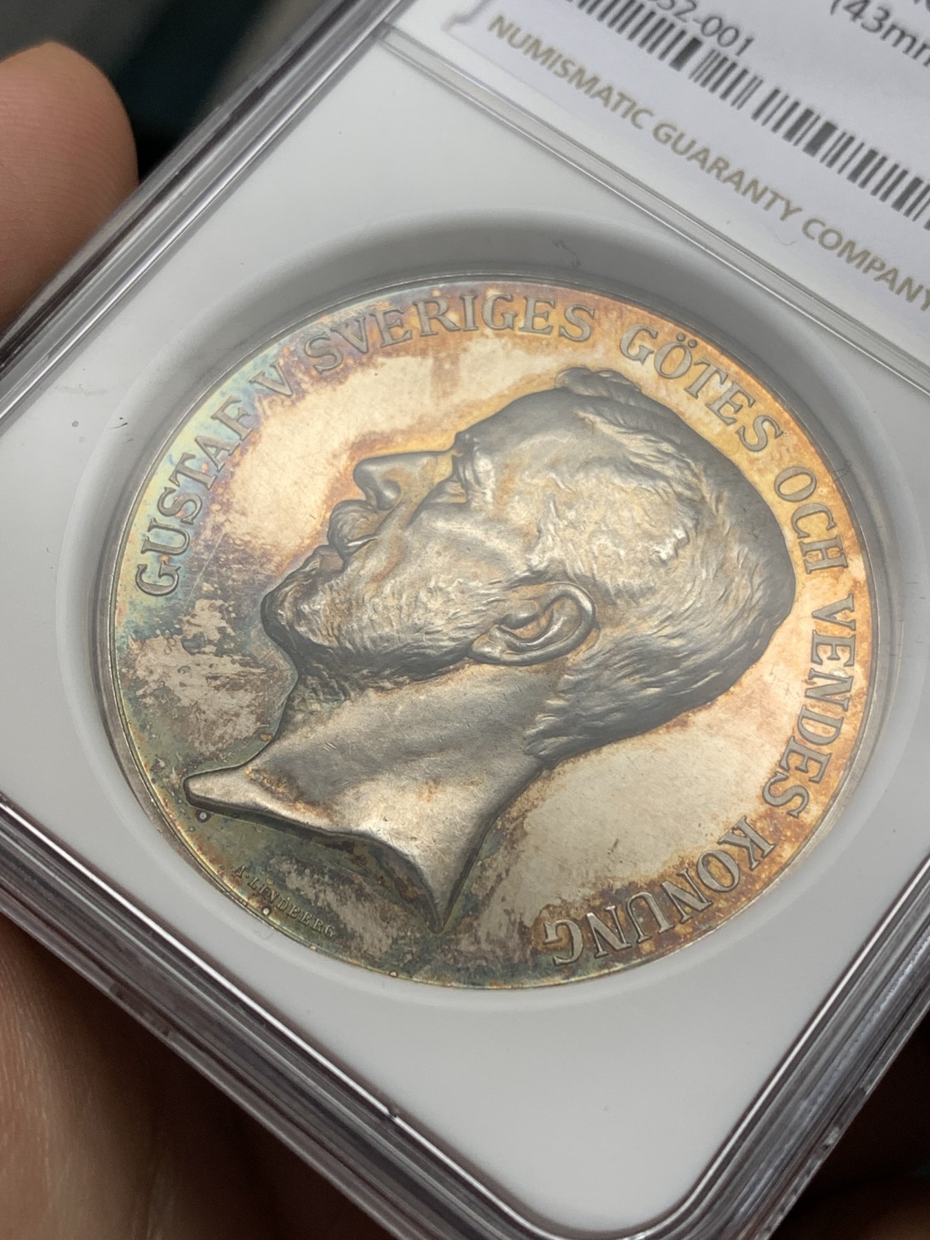 《竞宝斋》第186场-周日，周一 2场 (全场包邮) NGC MS62 瑞典 1927年左右 古斯塔夫五世 骏马育种银质奖章 五彩包浆 加厚盒装 细节精细不可多得