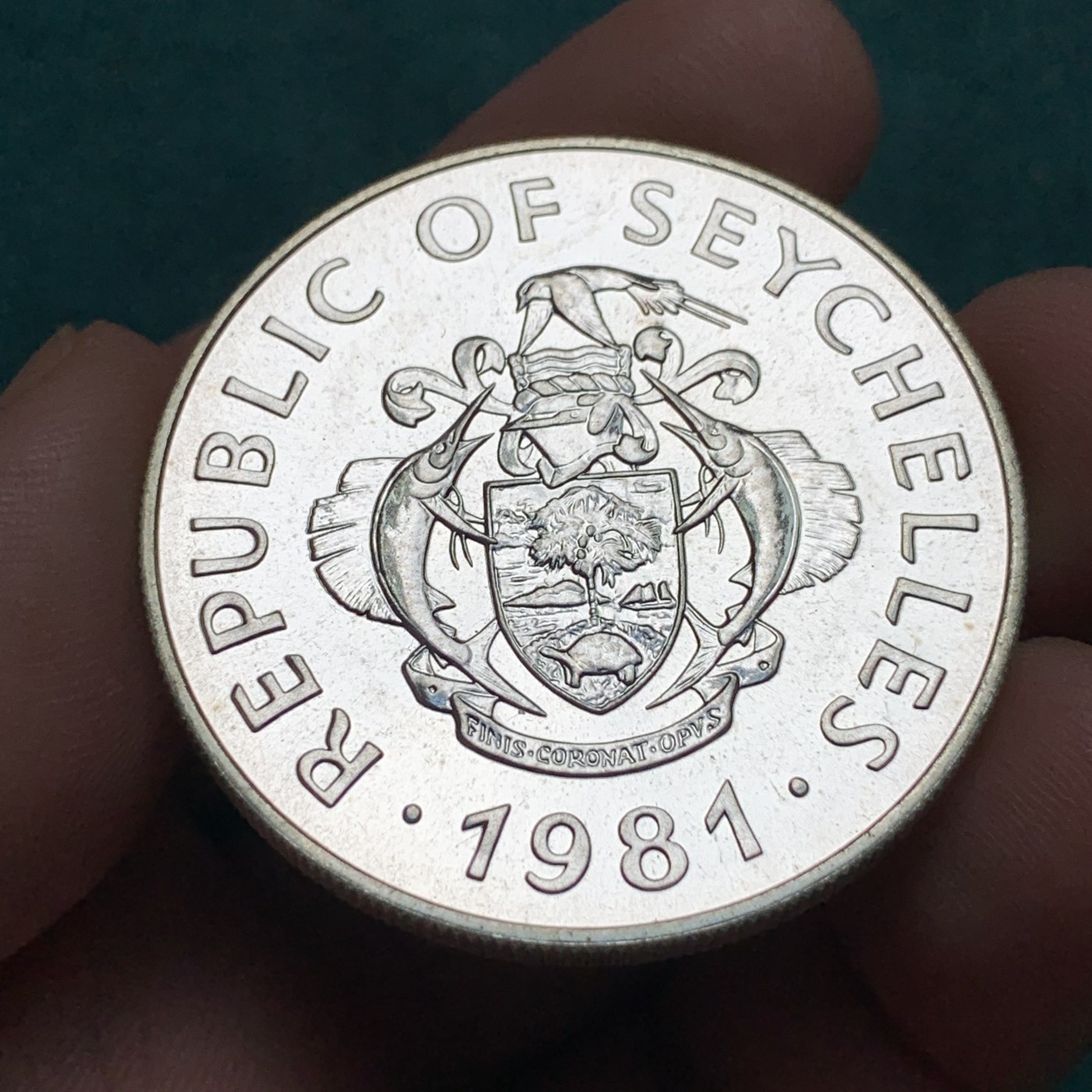 《竞宝斋》第186场-周日，周一 2场 (全场包邮) 塞舌尔1981年FAO纪念100卢比普制大银币，500银，直径41.2mm，重量35g，发行量1万枚，普制比精制的少