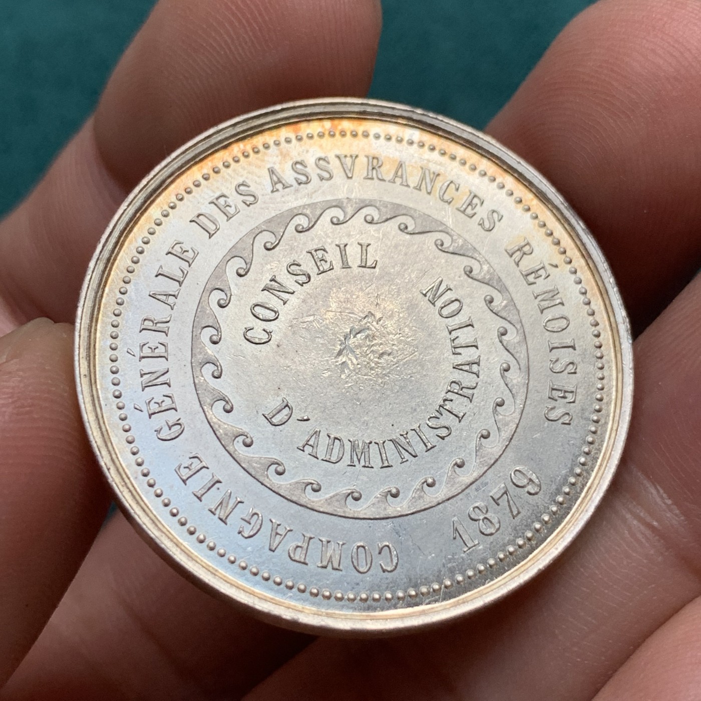 《竞宝斋》第186场-周日，周一 2场 (全场包邮) 1879年法国雷莫茨保险银章代用币 品相一流 18.3克 33.7mm 银标