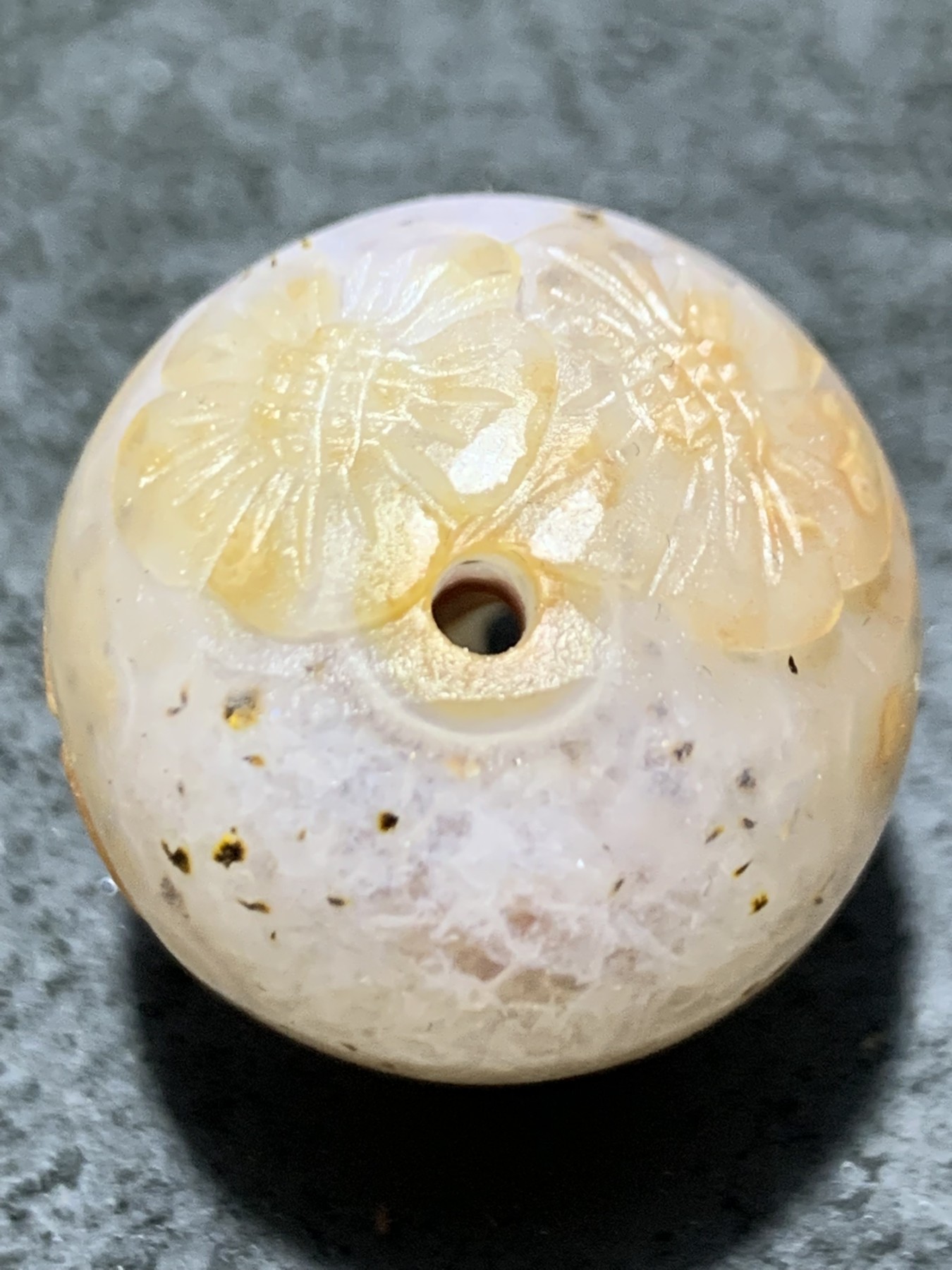 精美冰飘亚光糖心料战国红玛瑙手工巧雕梅花三弄圆珠一个