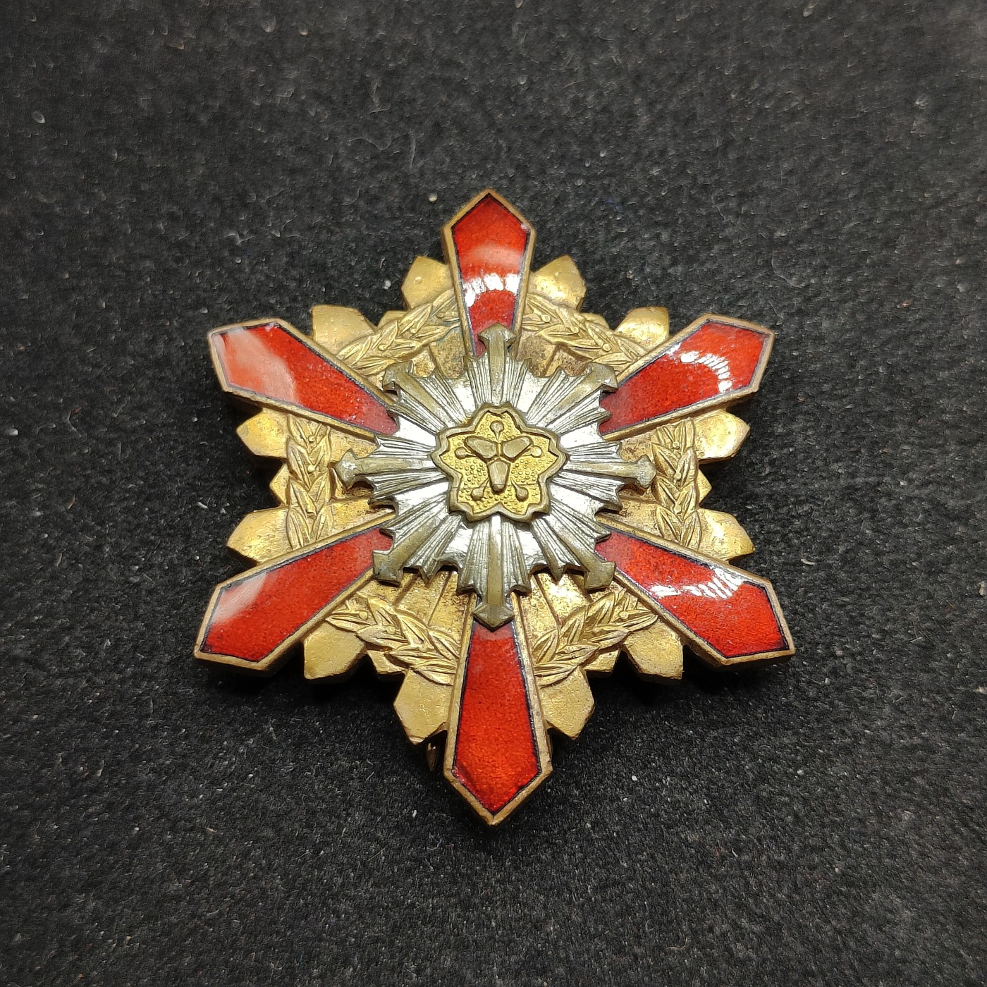 全场0元起拍 第79期 咸鱼国勋章拍卖专场 8月6日（周日）下午6：00开始 日本消防协会议员珐琅章