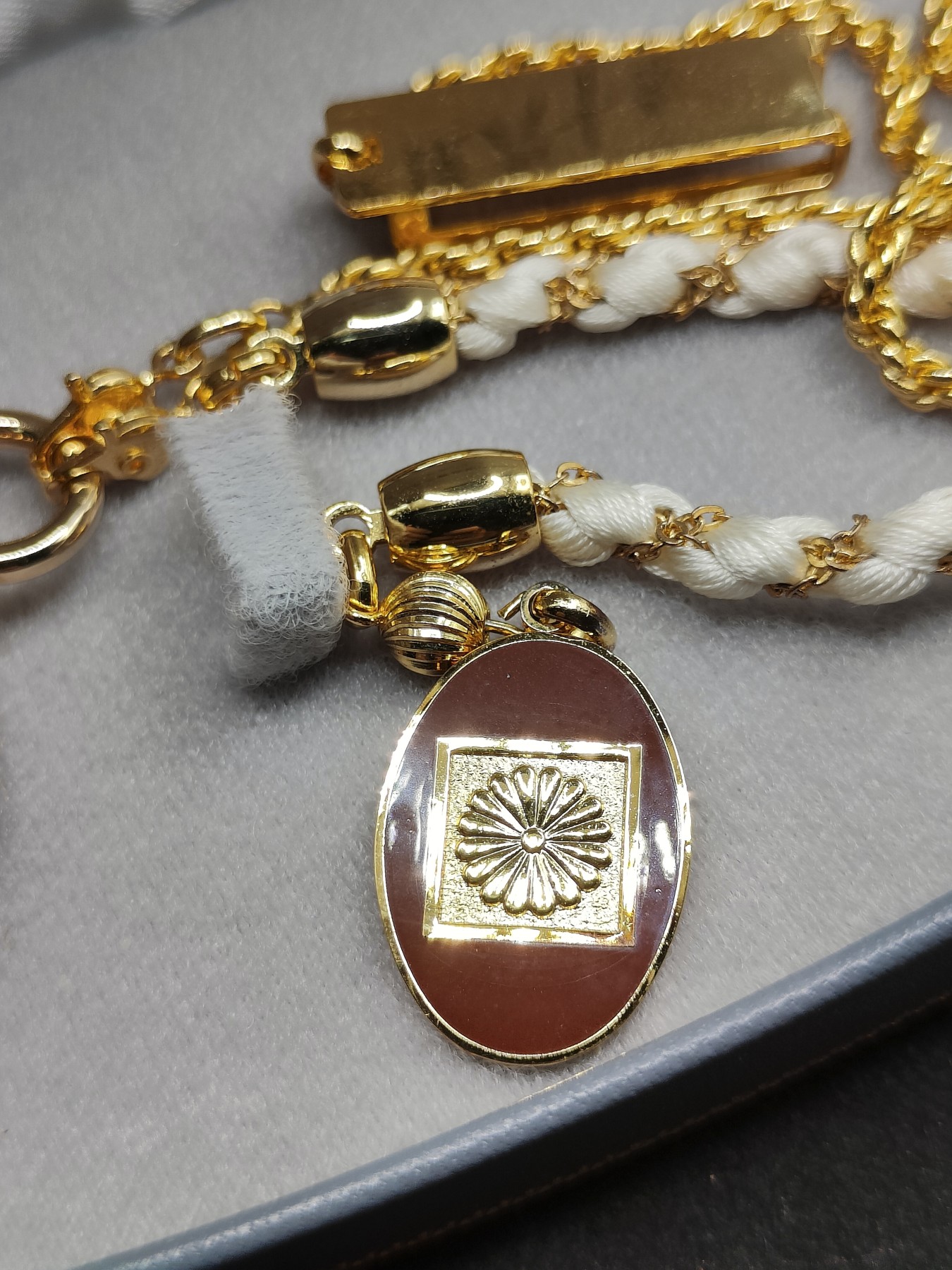 全场0元起拍 第79期 咸鱼国勋章拍卖专场 8月6日（周日）下午6：00开始  表坠纯银 天皇御在位60年纪念怀表 证书盒子齐全 怀表换电池后可正常运行